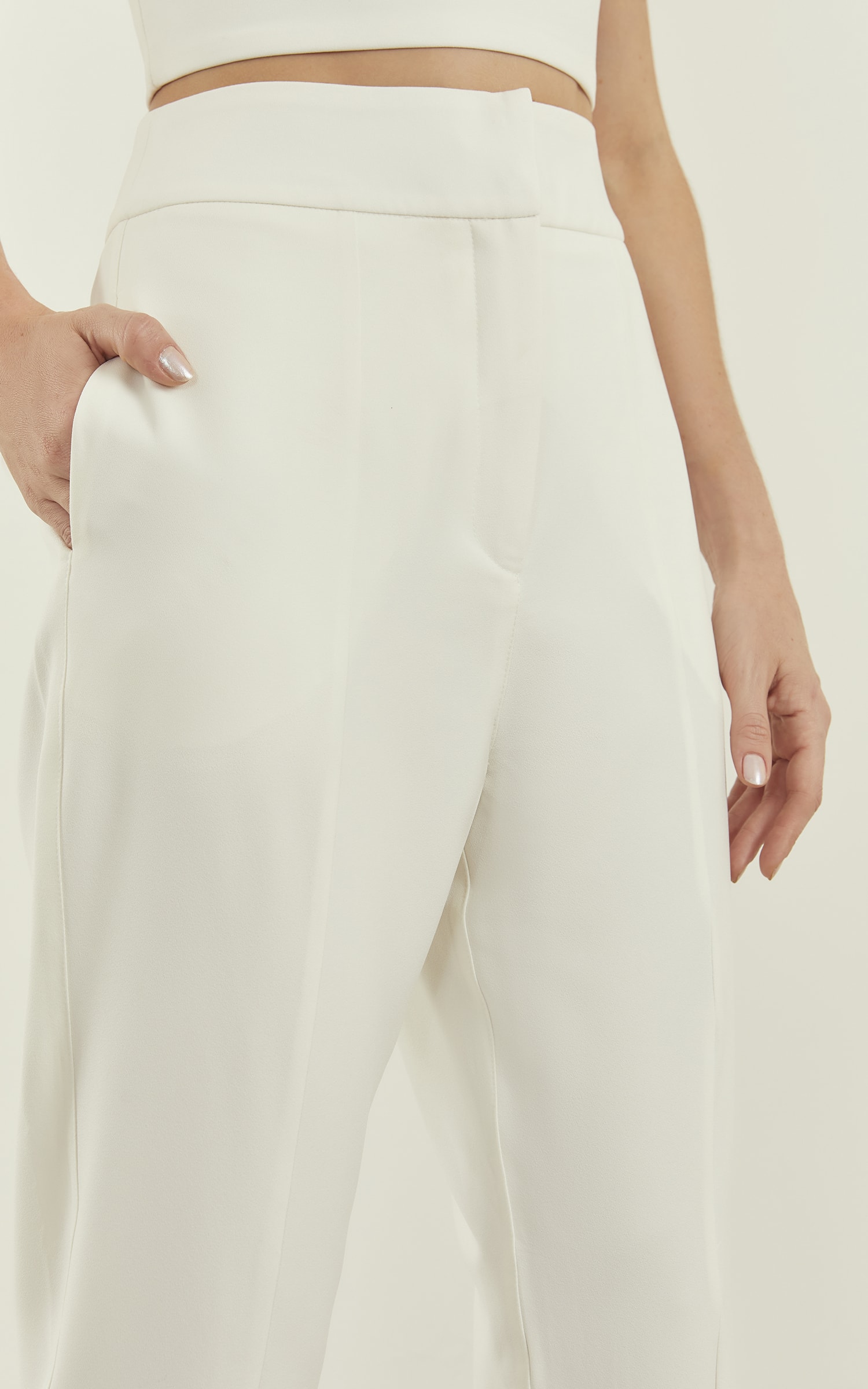 Calça Cenoura Dalia Off White