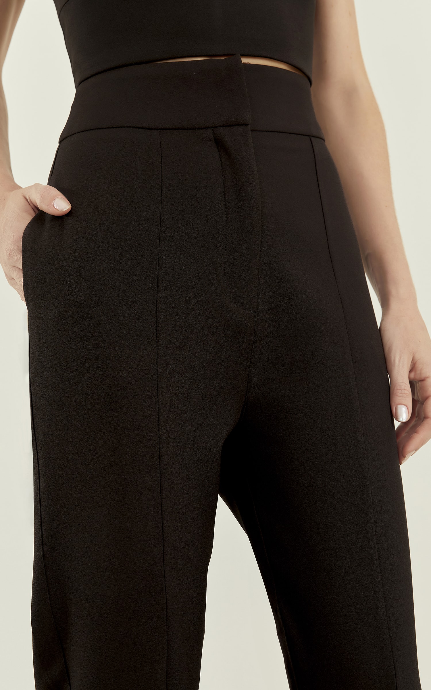 Calça Cenoura Dalia Preto