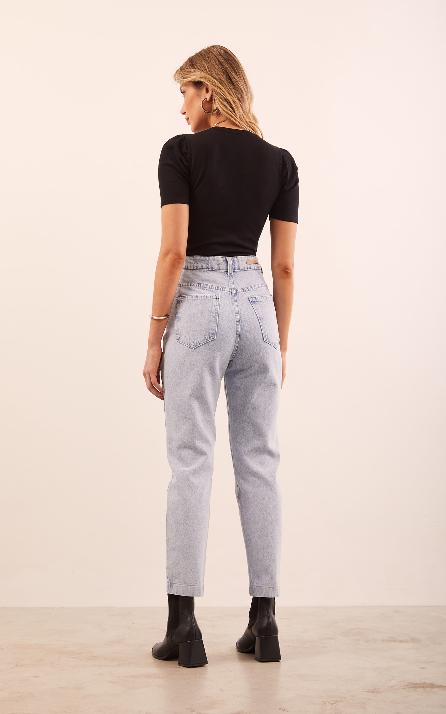 Calça Cenoura Jeans Claro