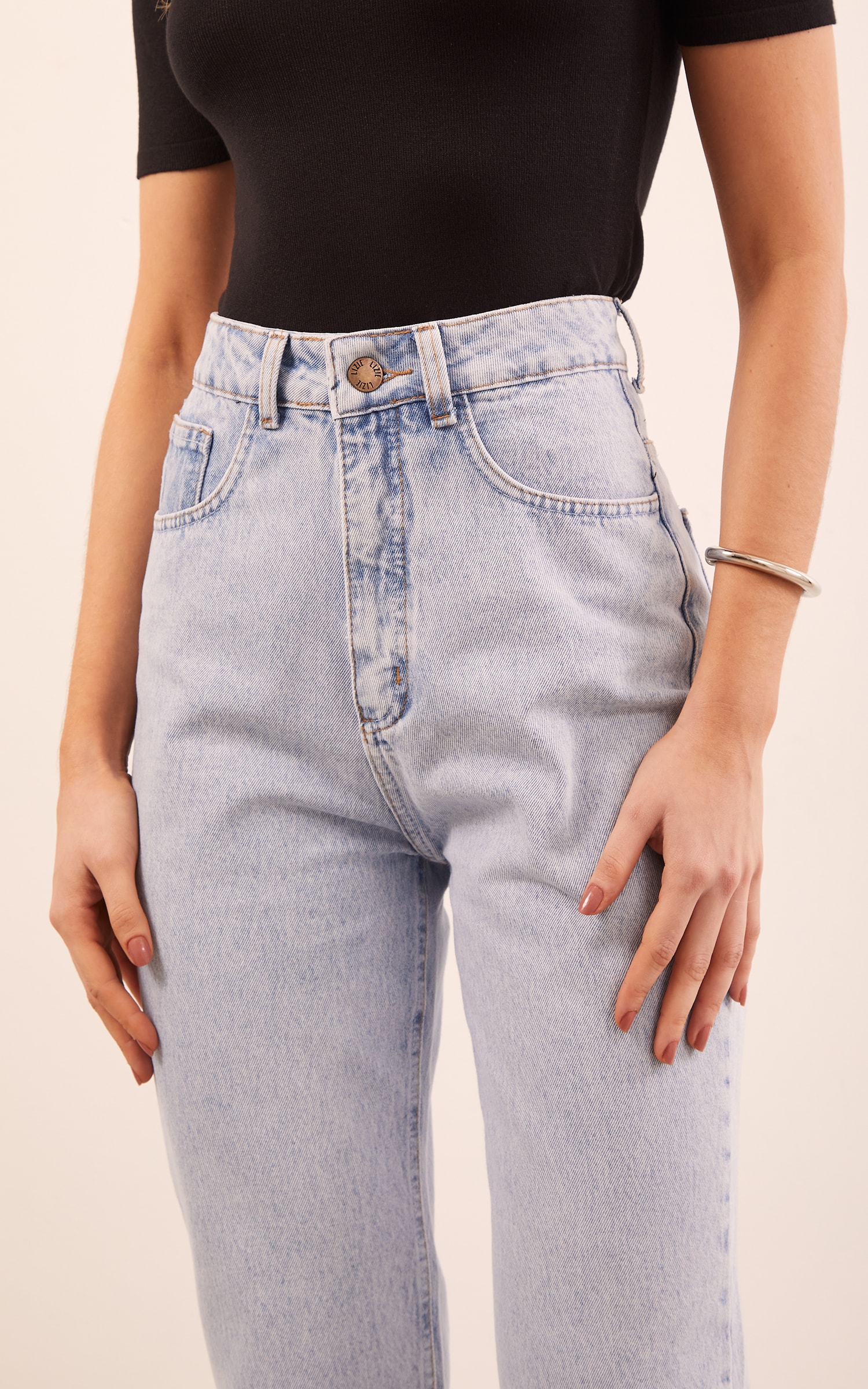 Calça Cenoura Jeans Claro