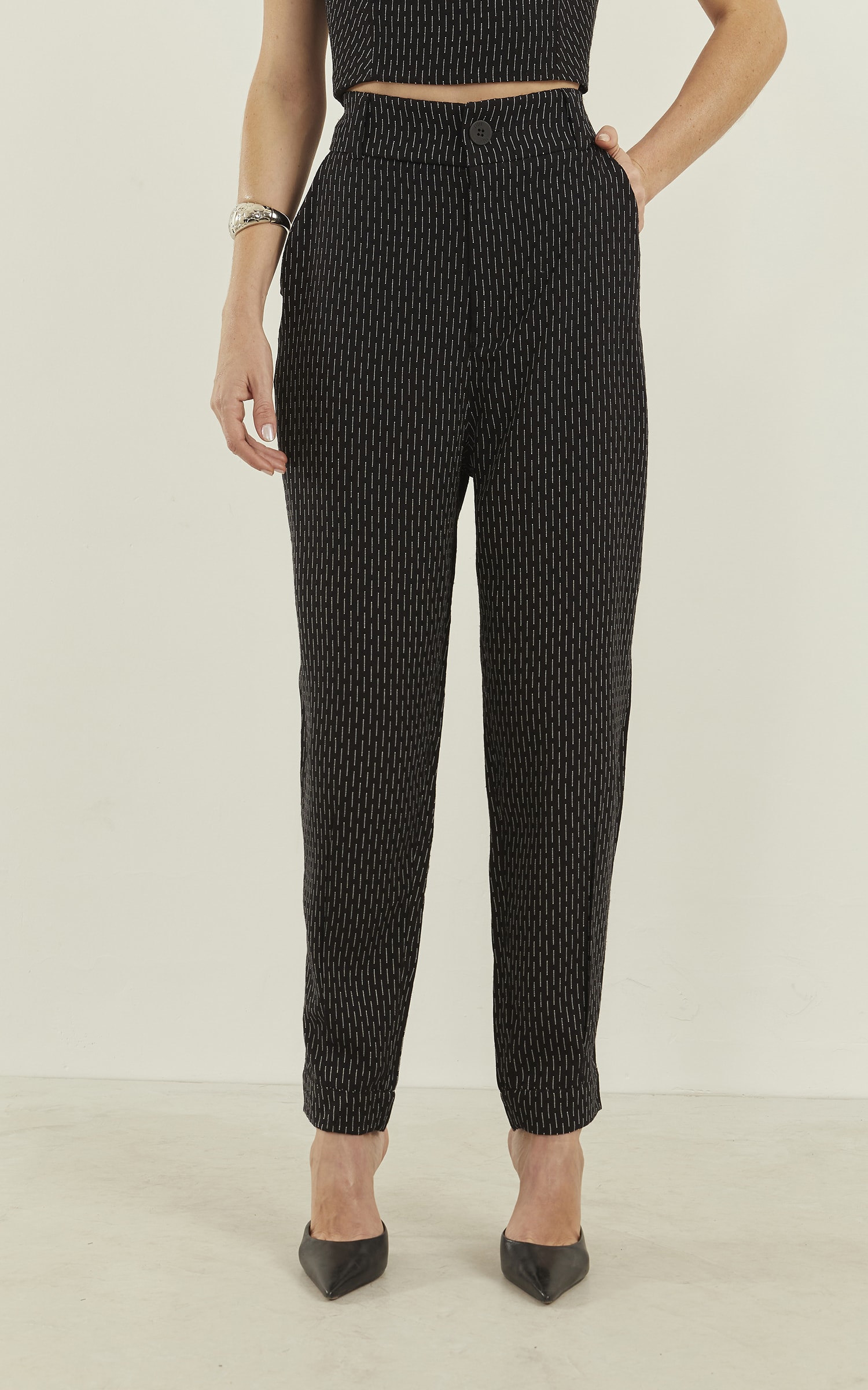 Calça Cenoura Onix Preto
