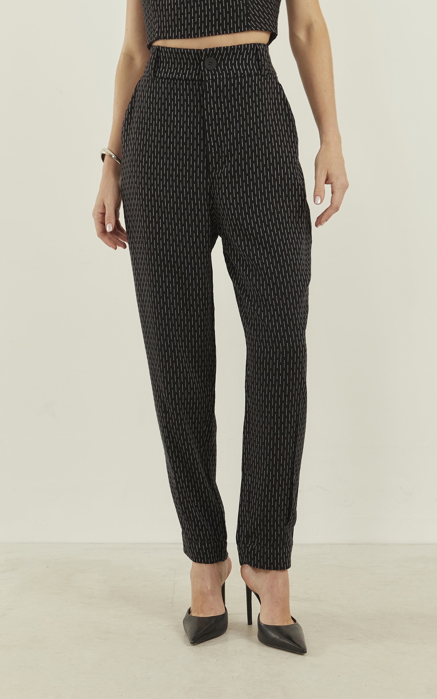 Calça Cenoura Onix Preto