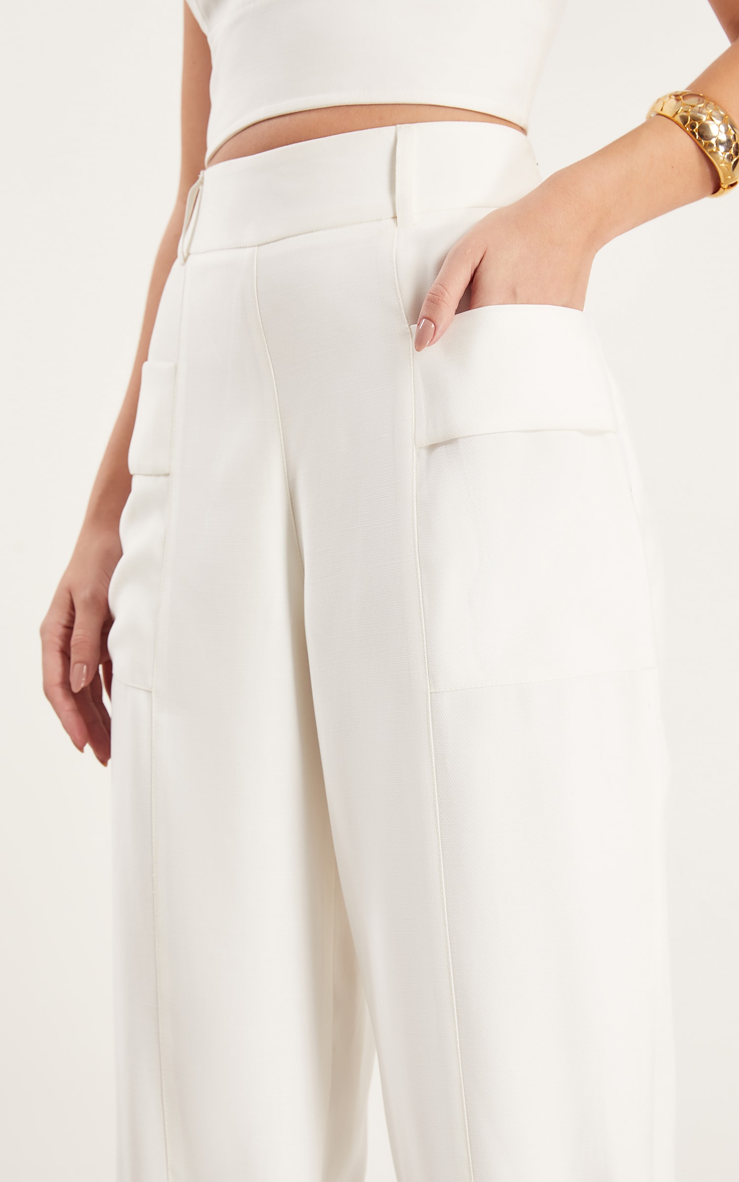 Calça Cenoura Renovar Bolsos Off White