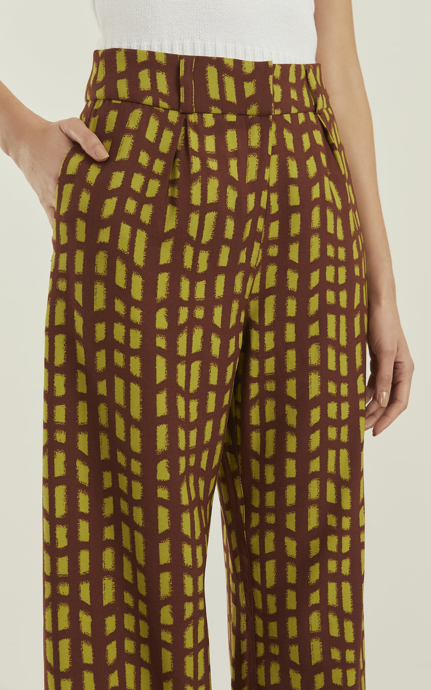 Calça Esmeralda Pregas Marrom