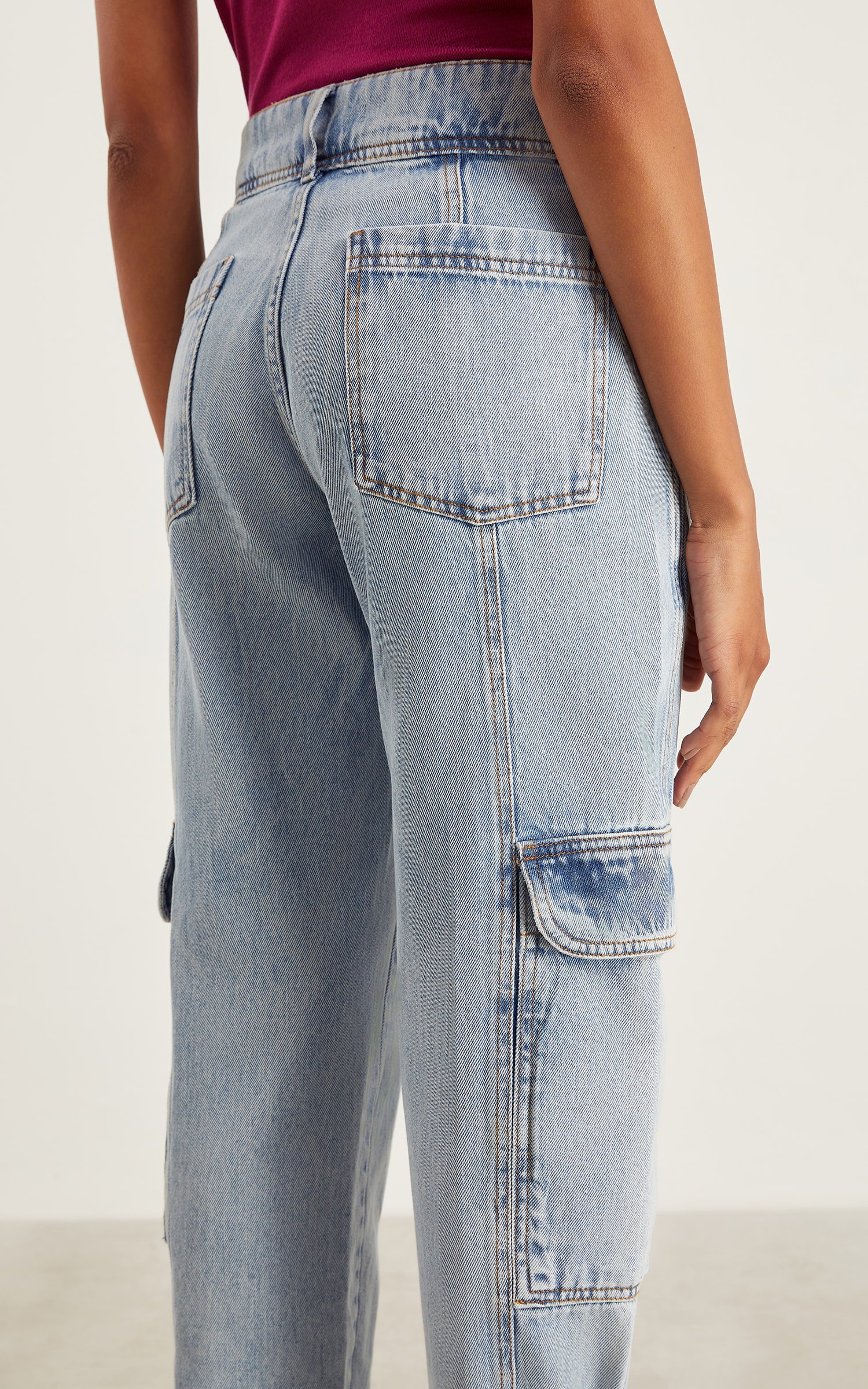 Calça Jeans Cargo Abotoamento Jeans Medio