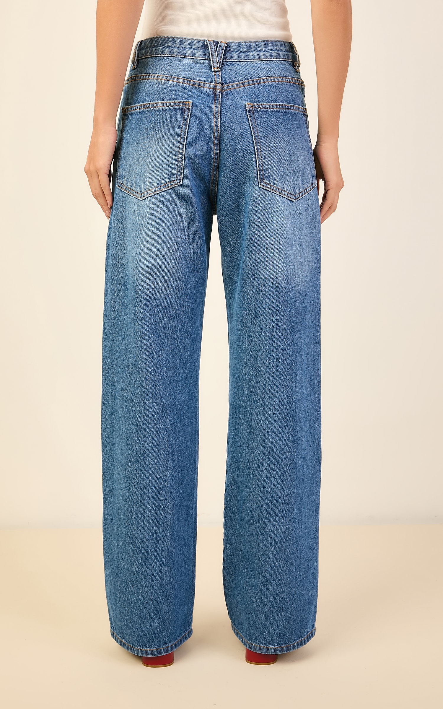 Calca Jeans Rebite Bolso Jeans Medio