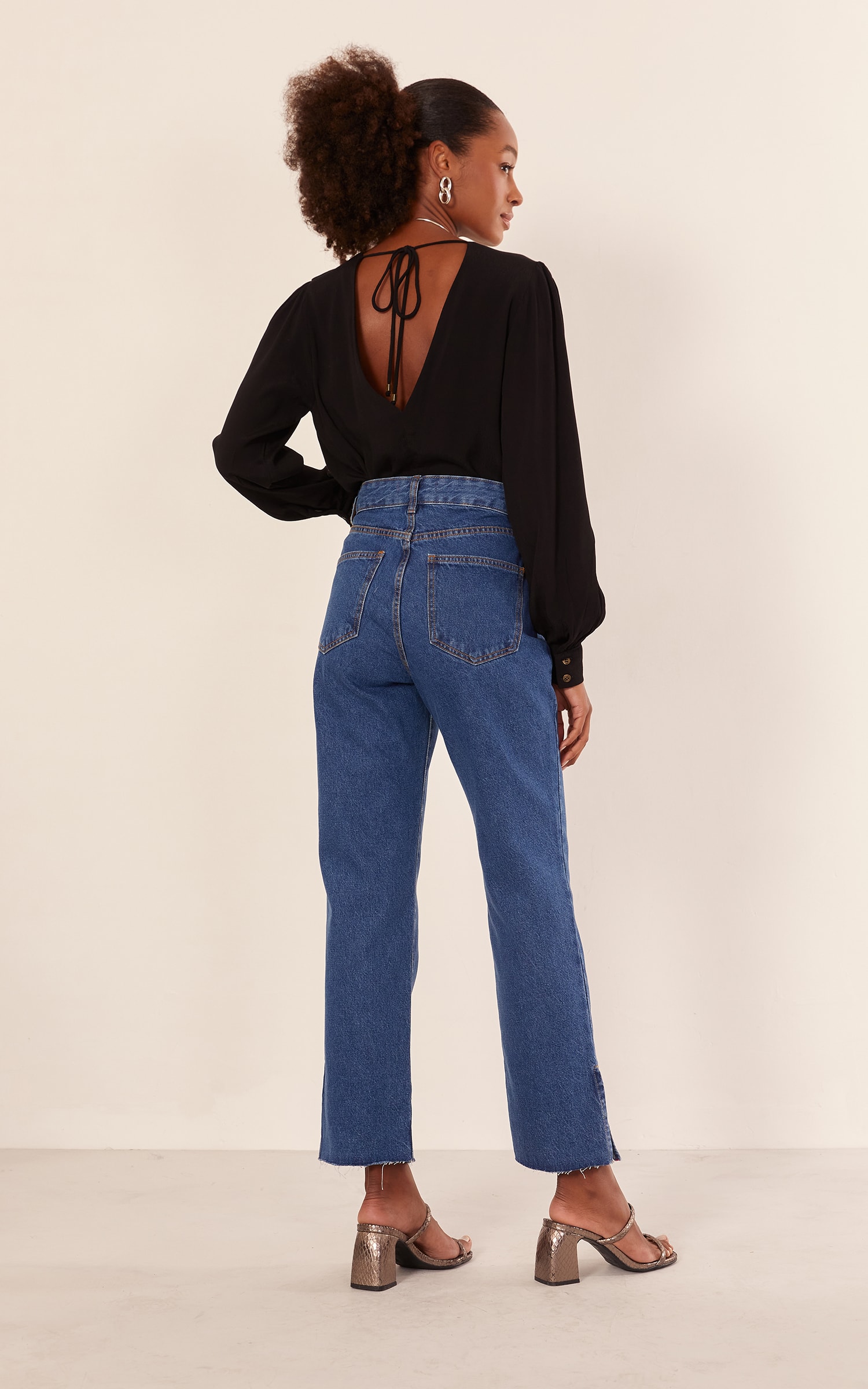 Calça Jeans Reta Tachas Jeans