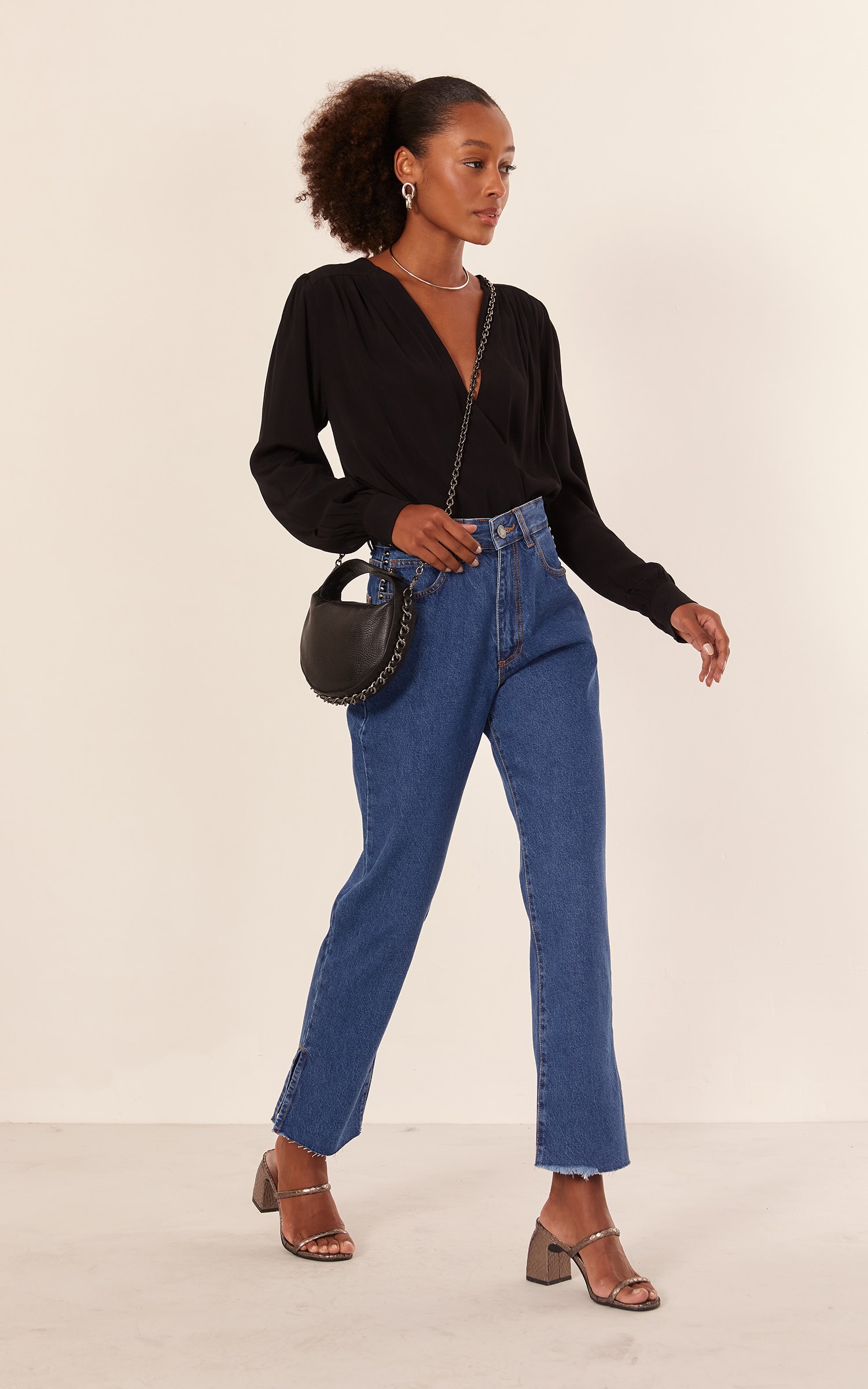 Calça Jeans Reta Tachas Jeans