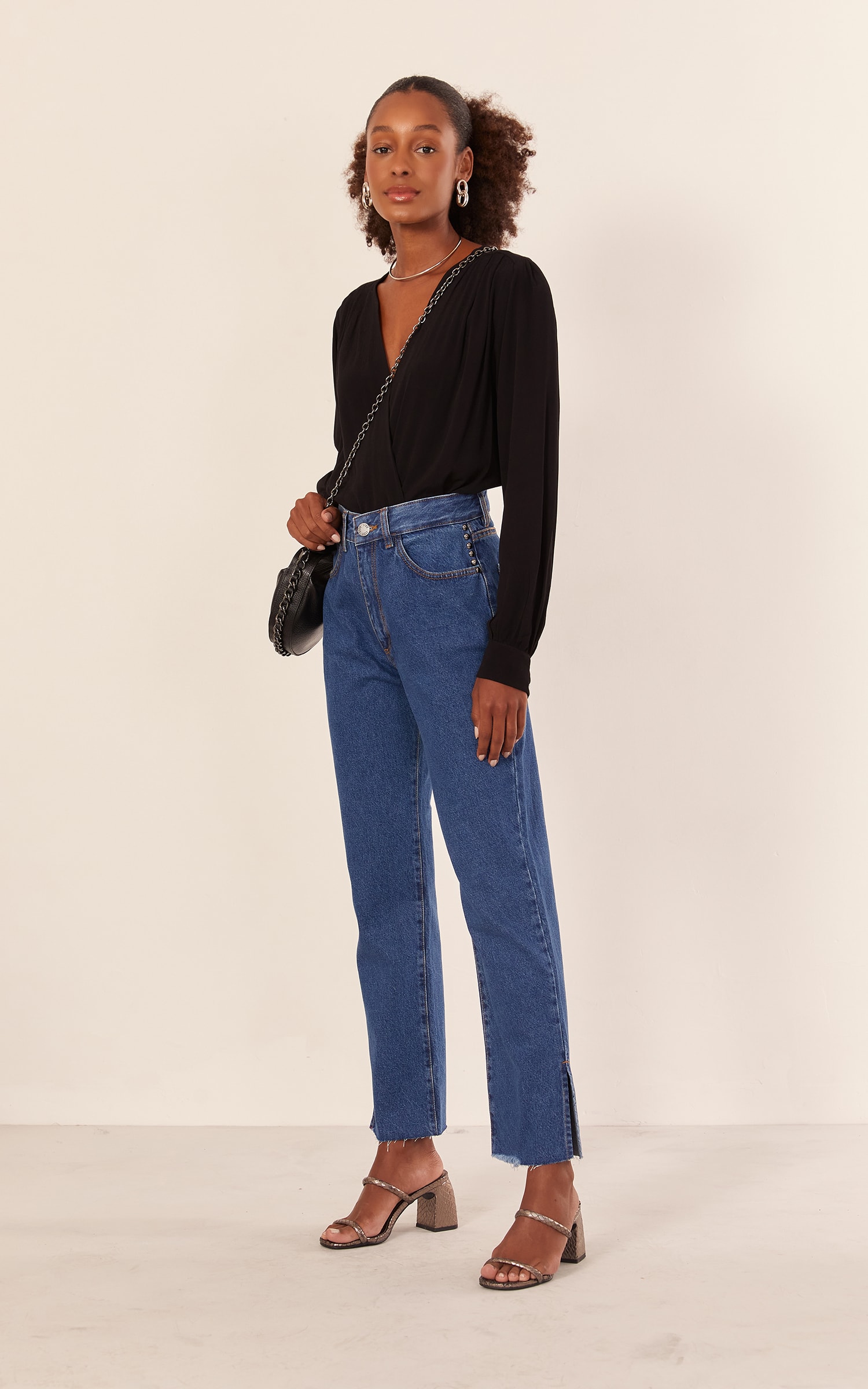 Calça Jeans Reta Tachas Jeans