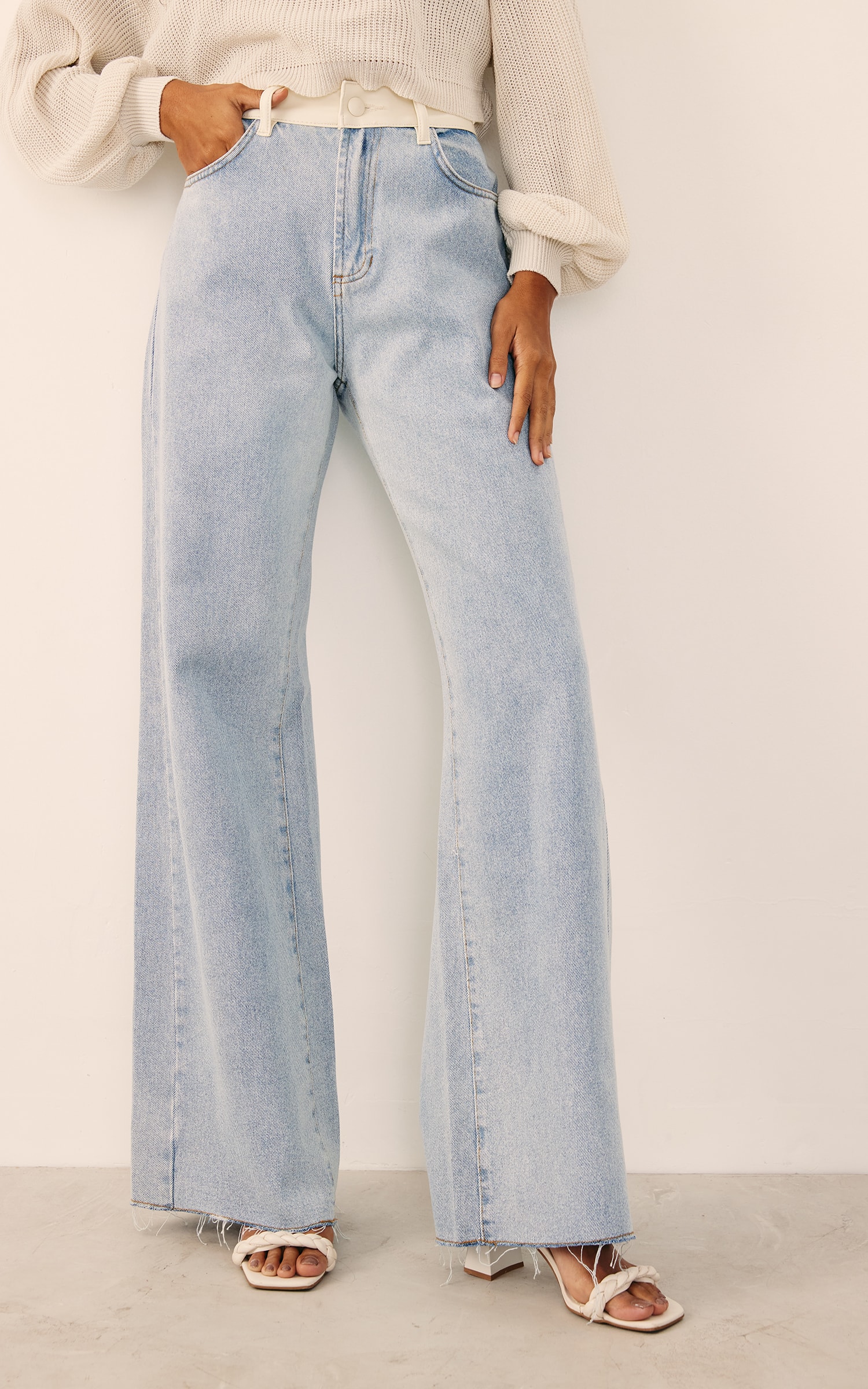 Calça Jeans Wide Leg Detalhe Like Leather Natural