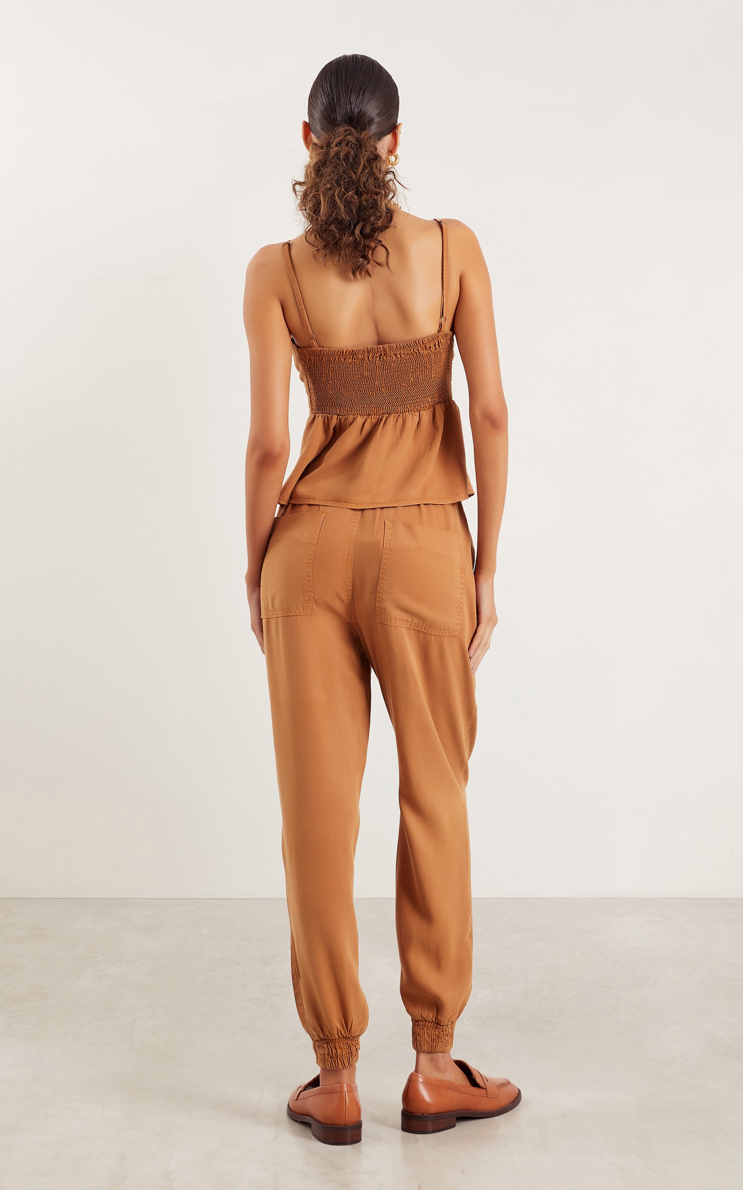 Calça Jogger Bolso Quadrado Caramelo
