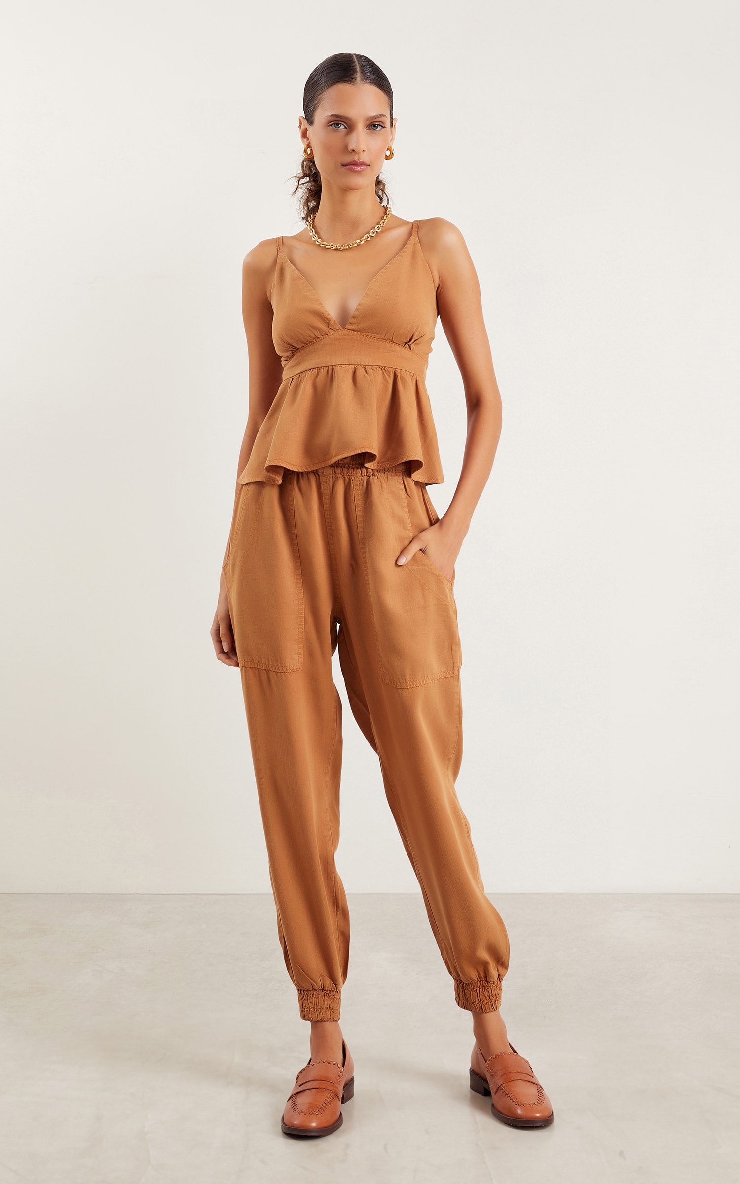 Calça Jogger Bolso Quadrado Caramelo