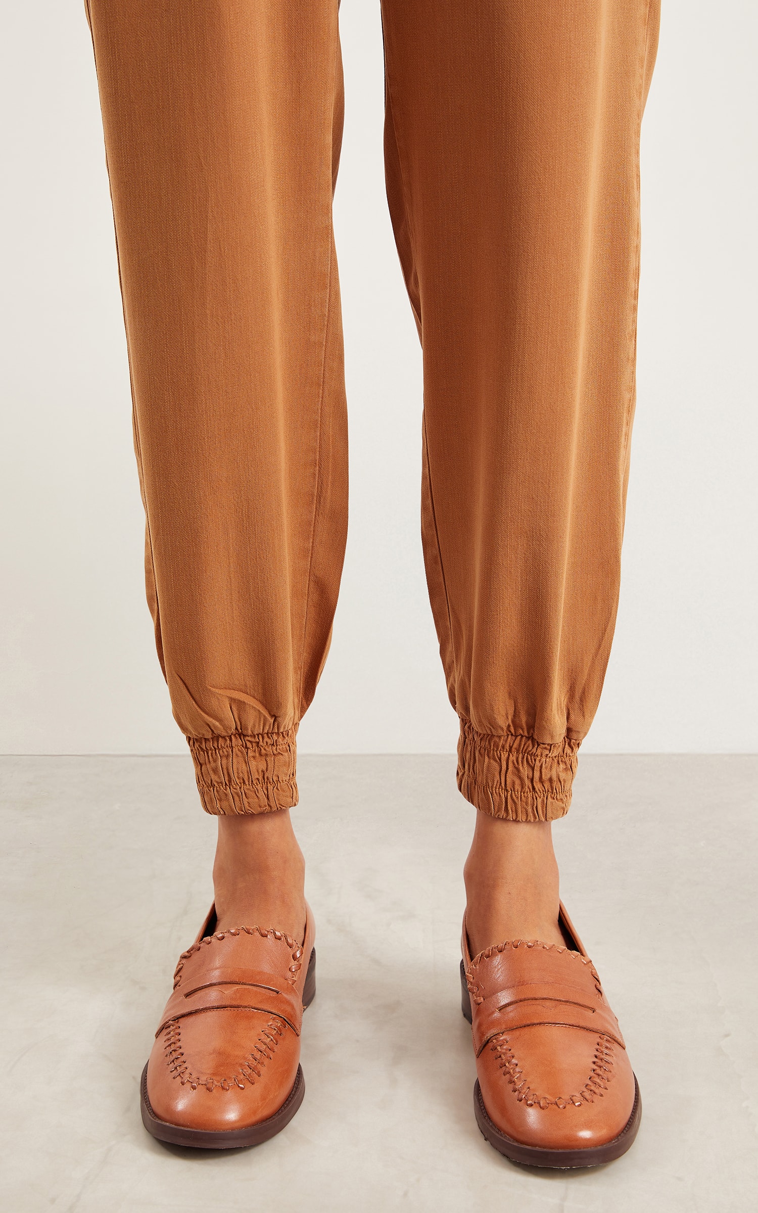 Calça Jogger Bolso Quadrado Caramelo