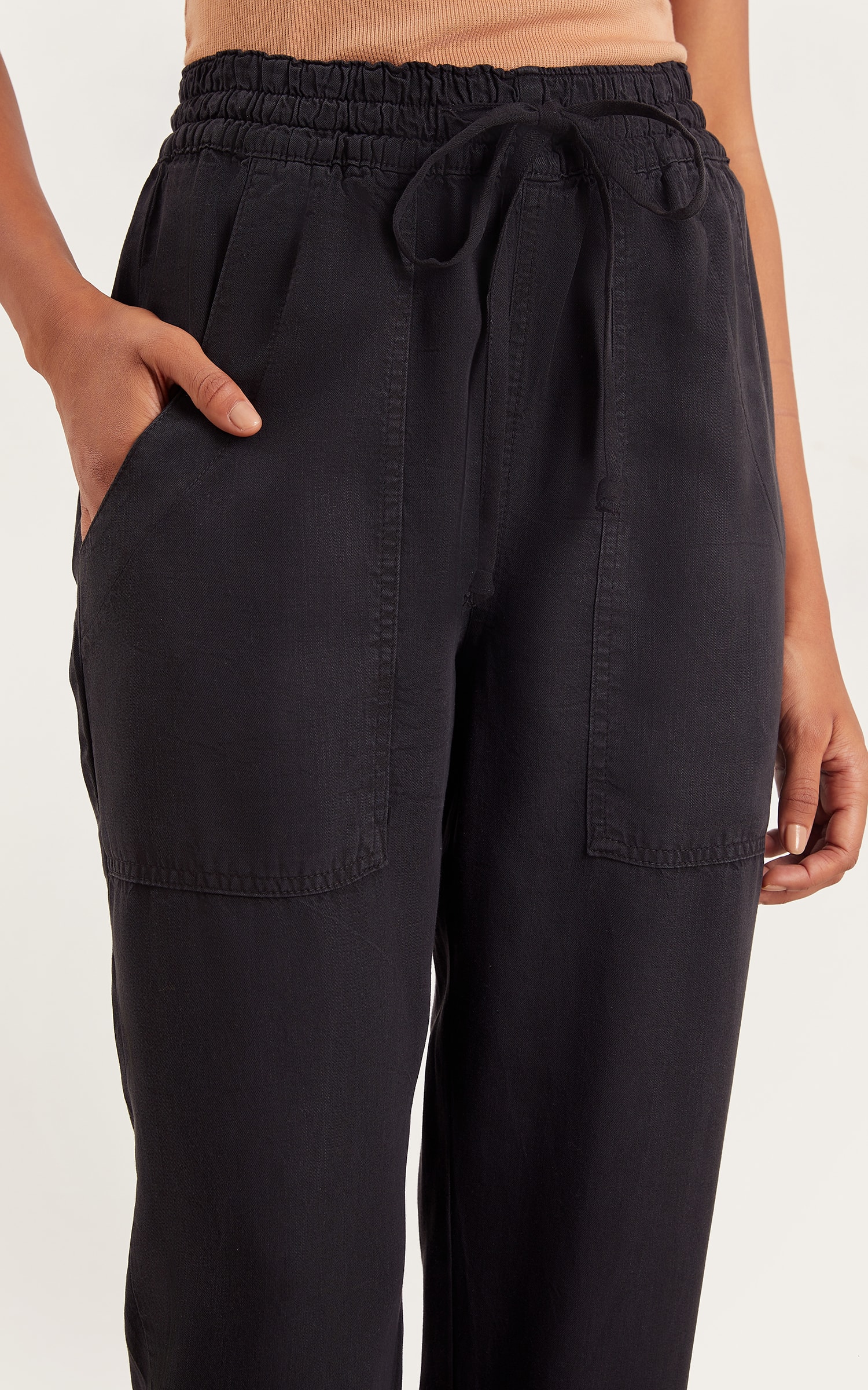 Calça Jogger Bolso Quadrado Preto