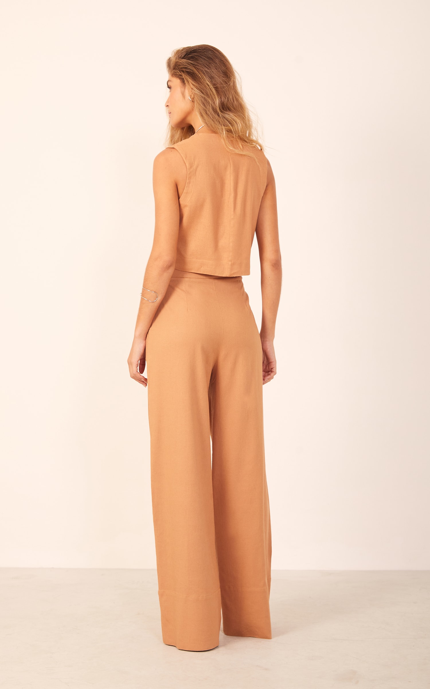 Calça Pantalona Pregas Caramelo
