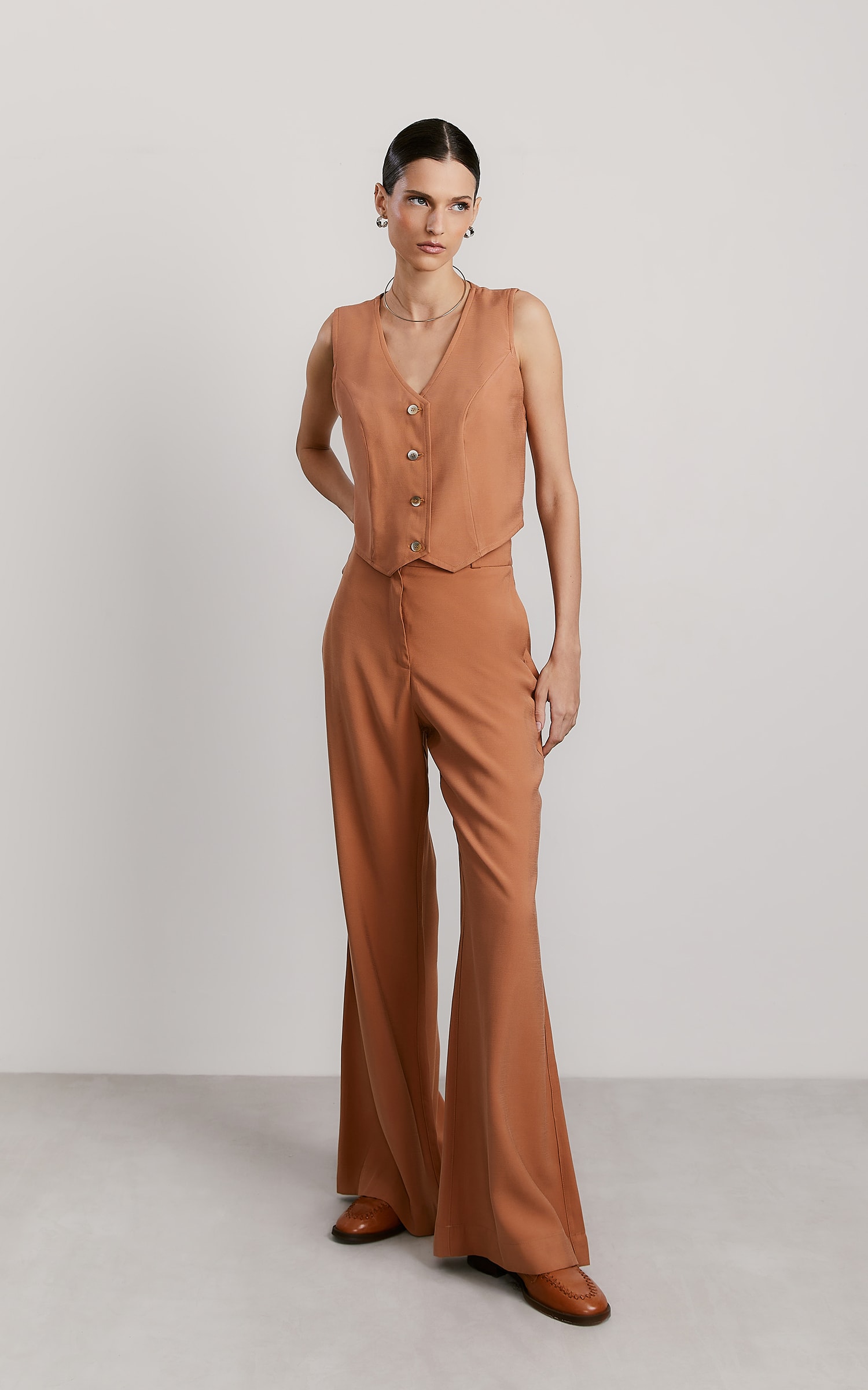 Calça Peach Flare Amêndoa