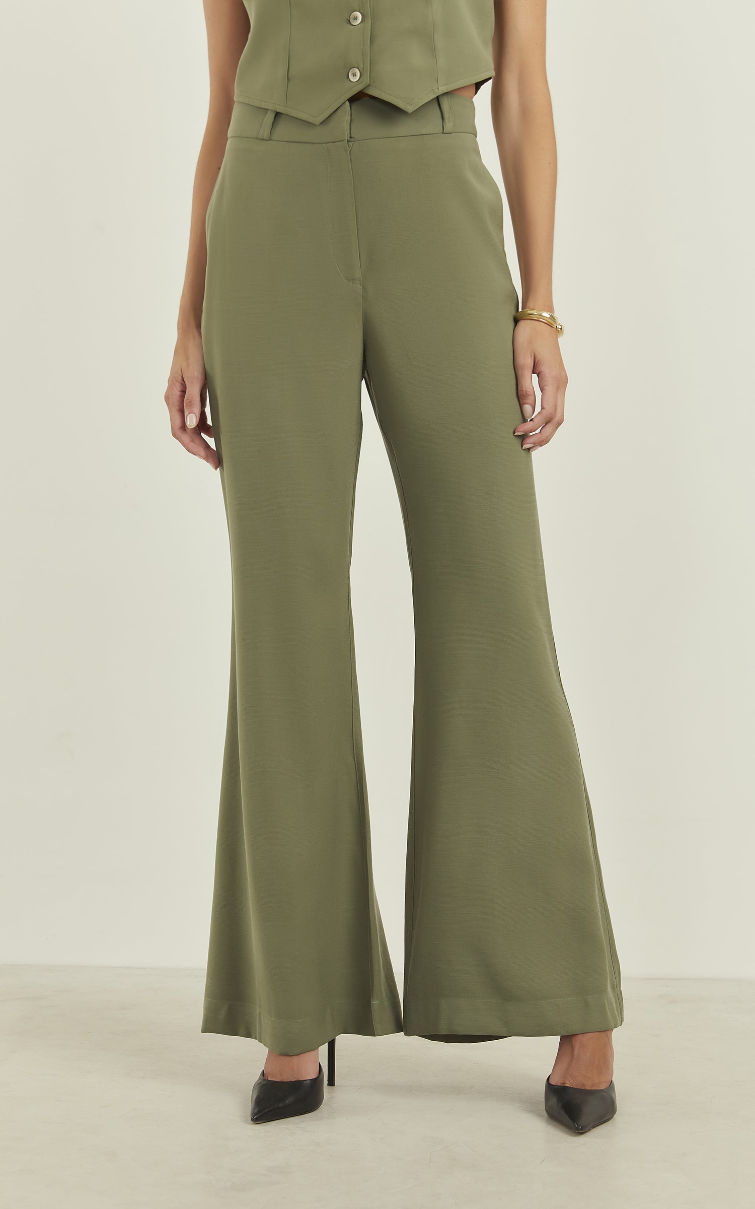 Calça Peach Flare Verde Musgo