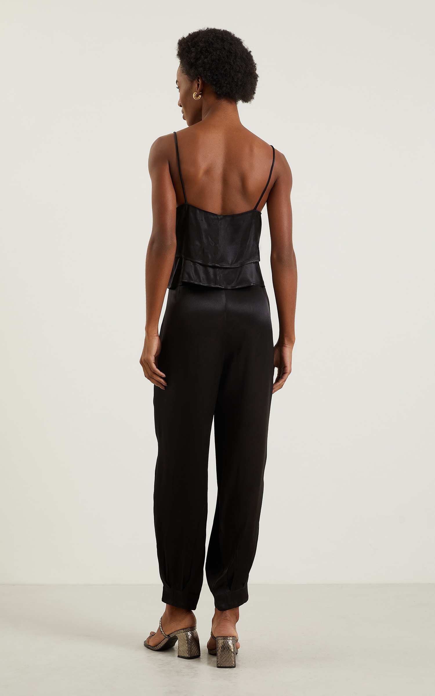 Calça Pétala Cenoura Preto
