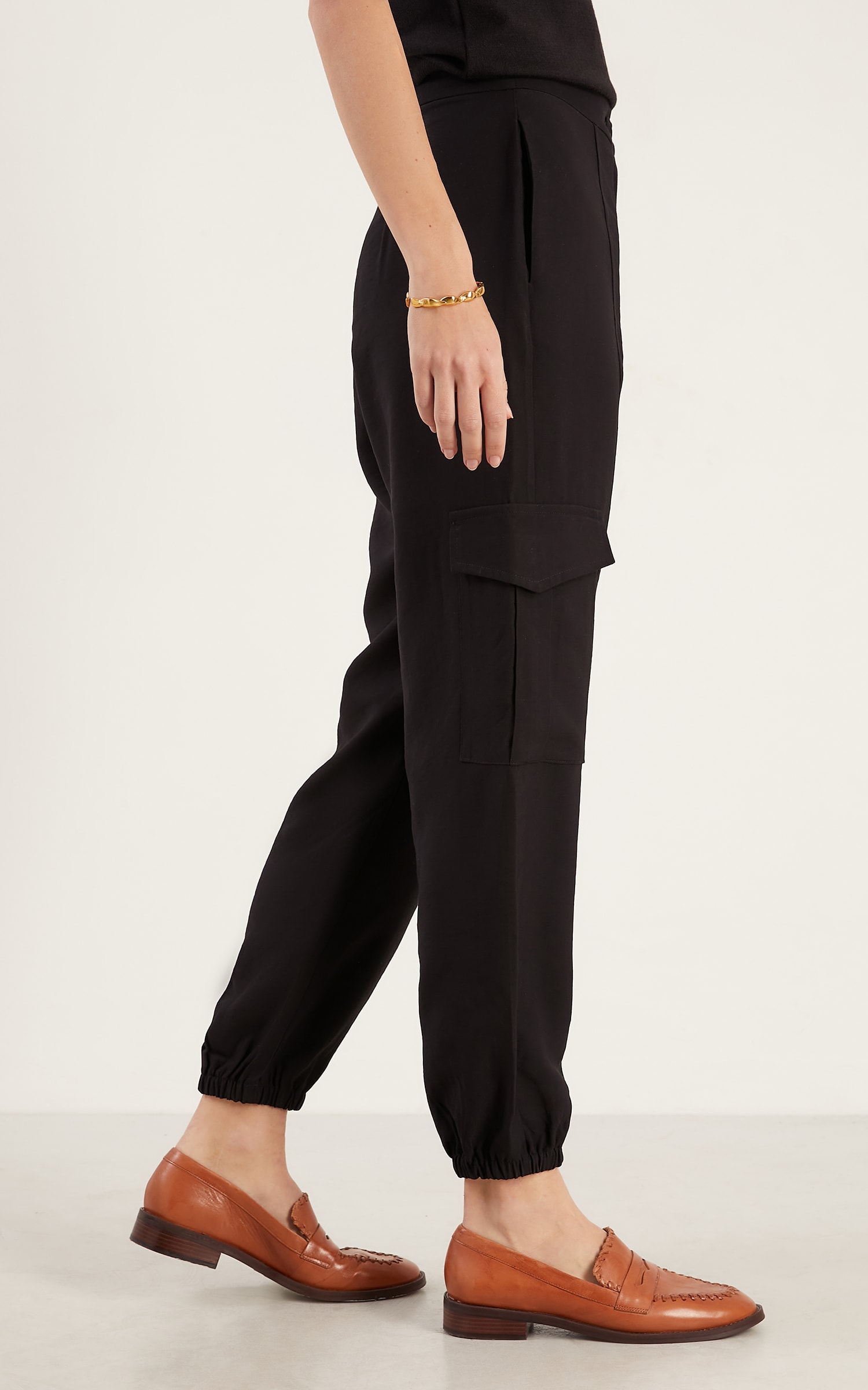 Calça Petit Bolsos Preto