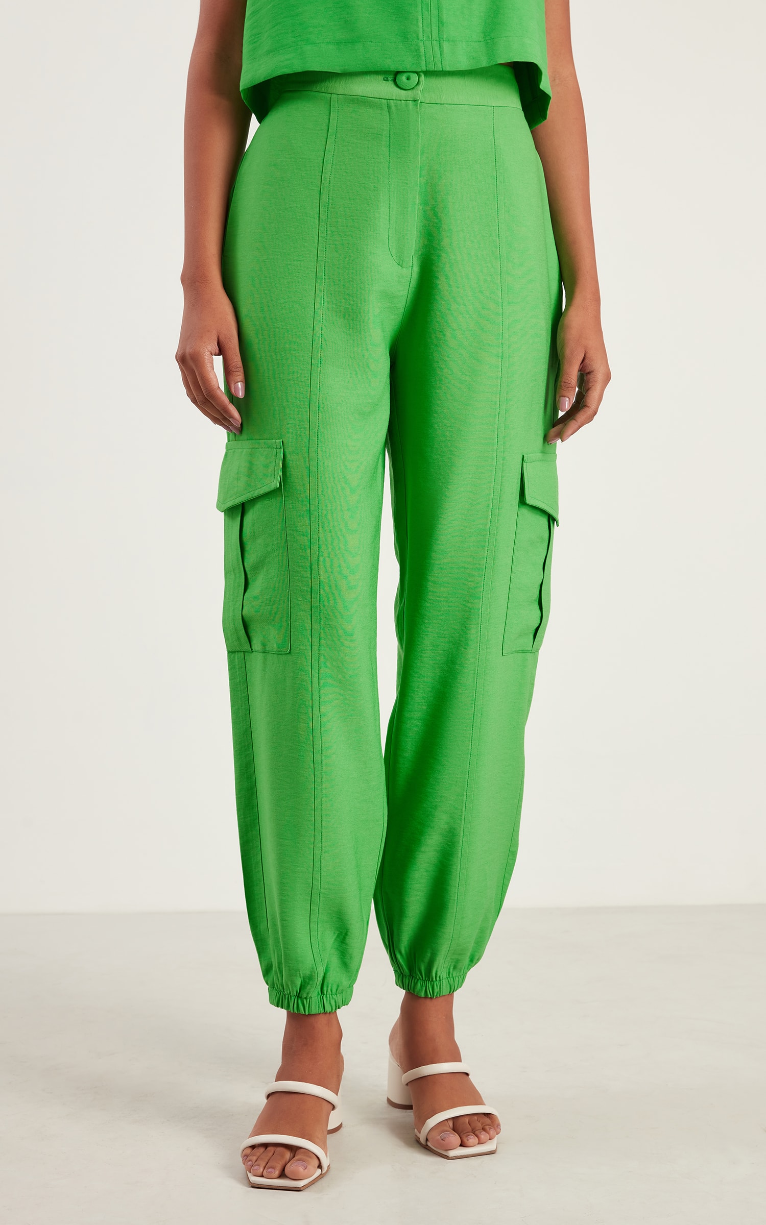 Calça Petit Bolsos Verde Tropical