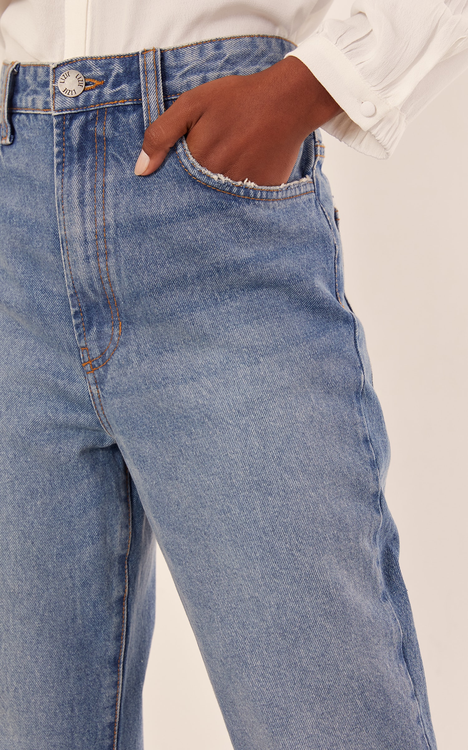 Calça Reta Barra a Fio Jeans Claro