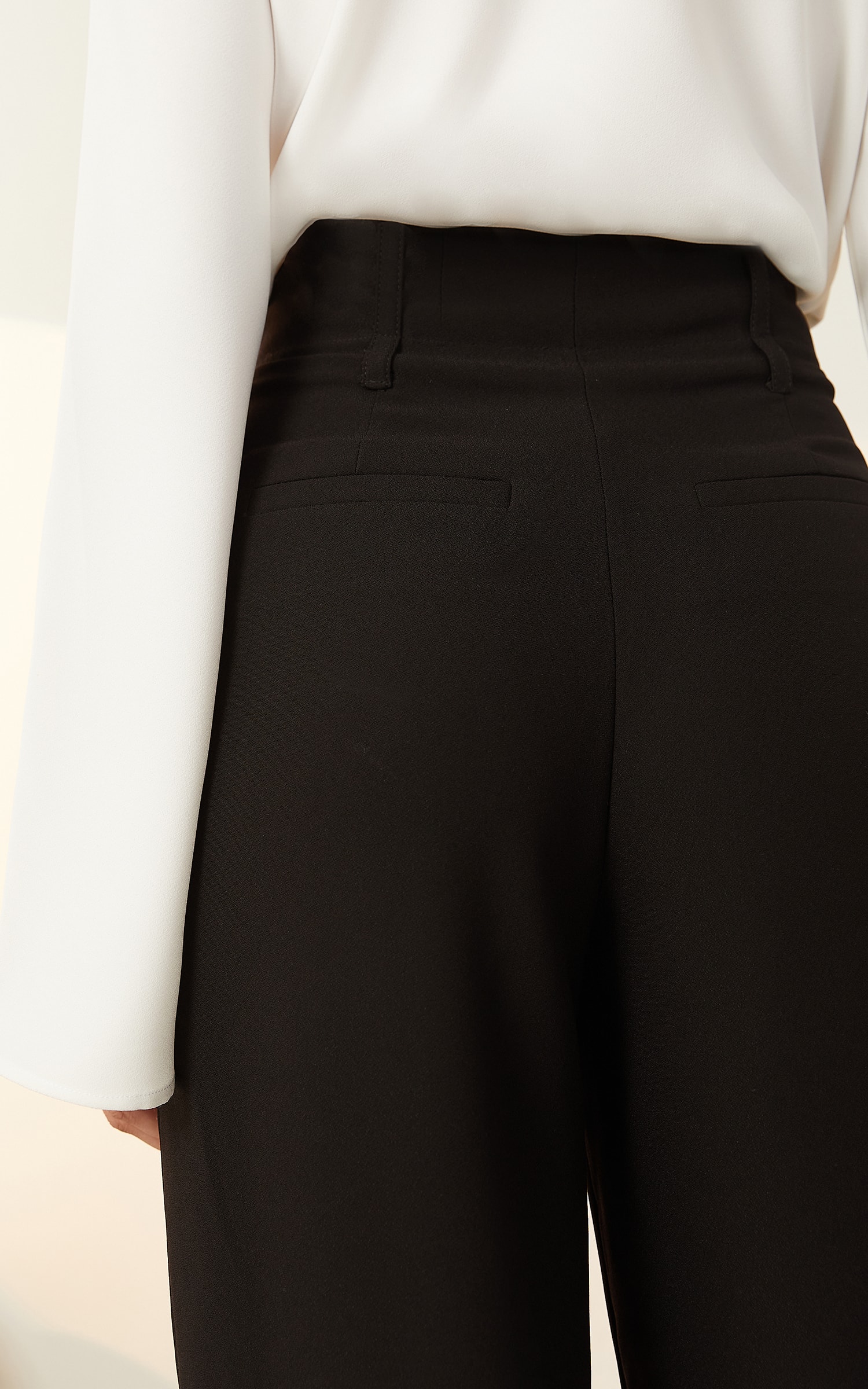 Calça Reta Pregas Preto