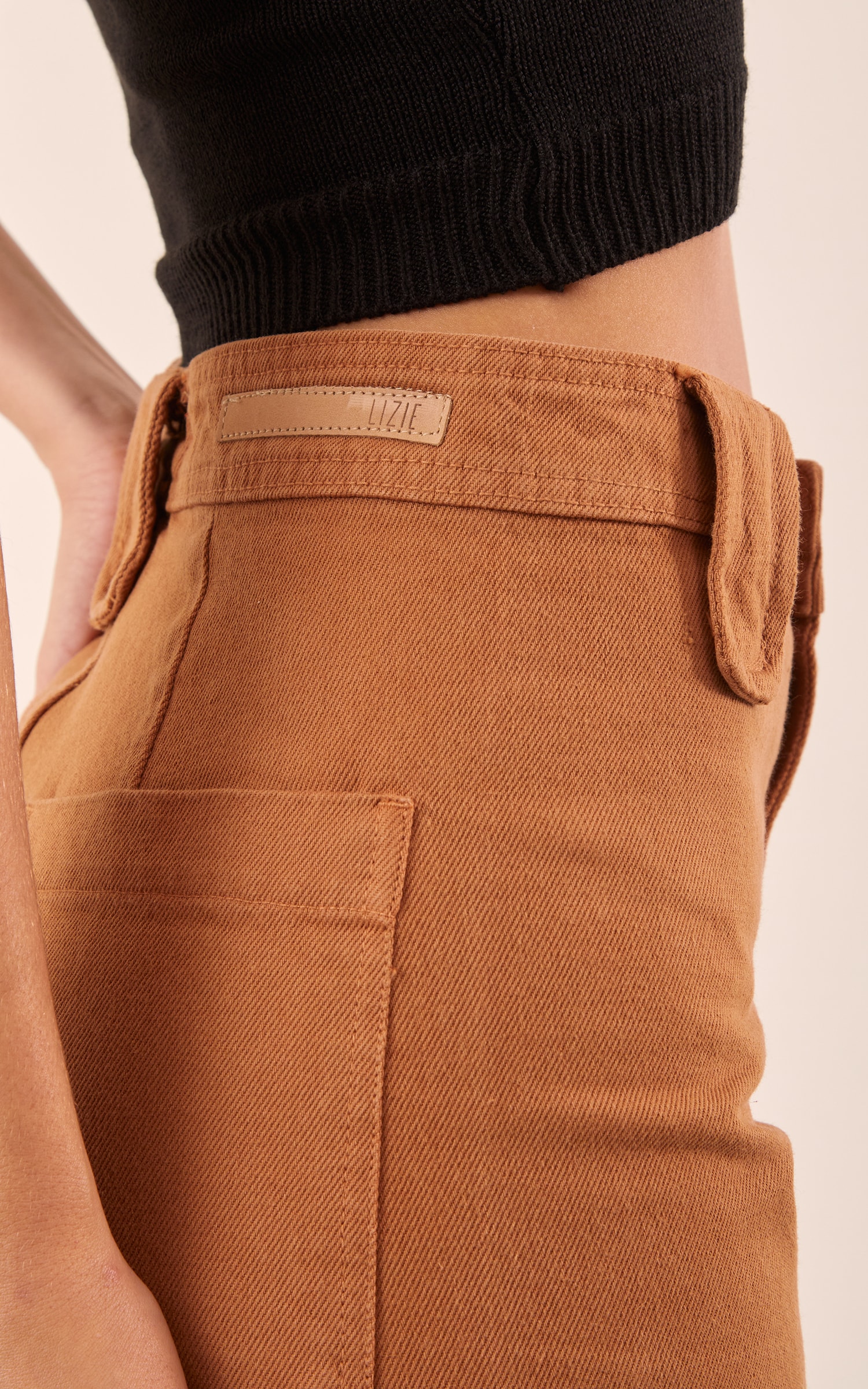 Calça Sarja Passador Maxi Caramelo
