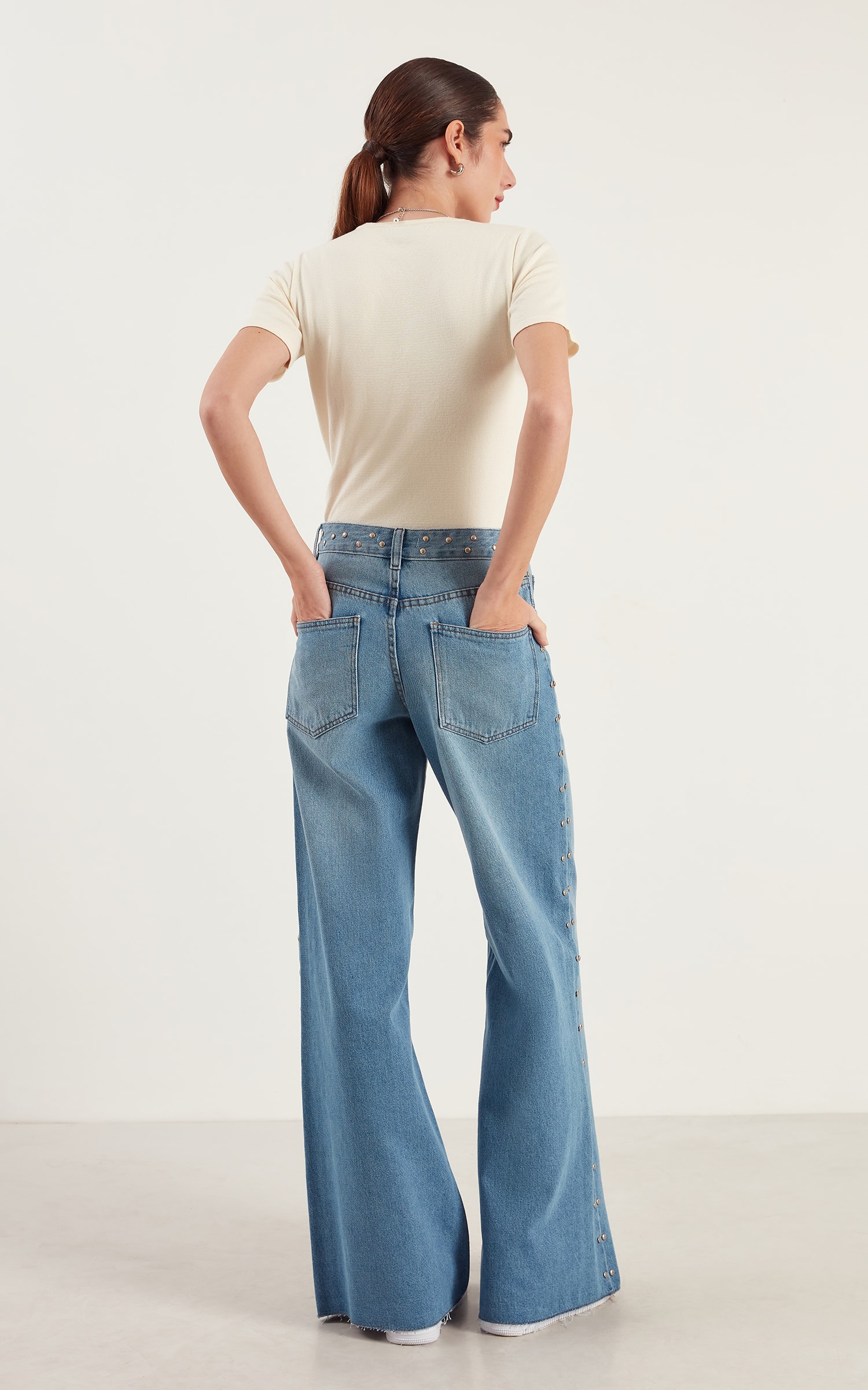 Calça Tachas Jeans Médio