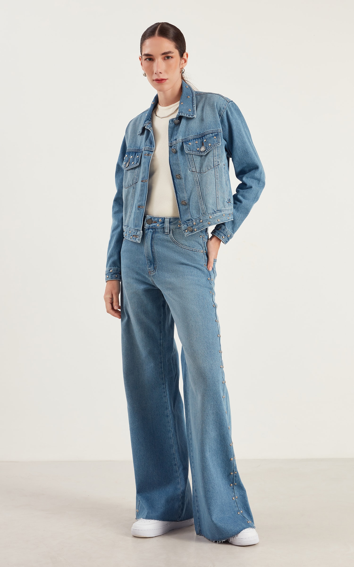 Calça Tachas Jeans Médio