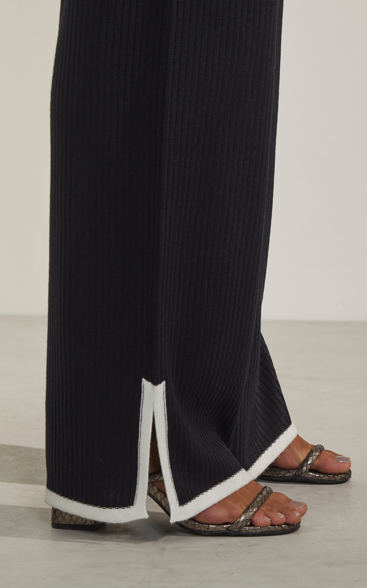 Calça Tricot Bicolor Preto e Off