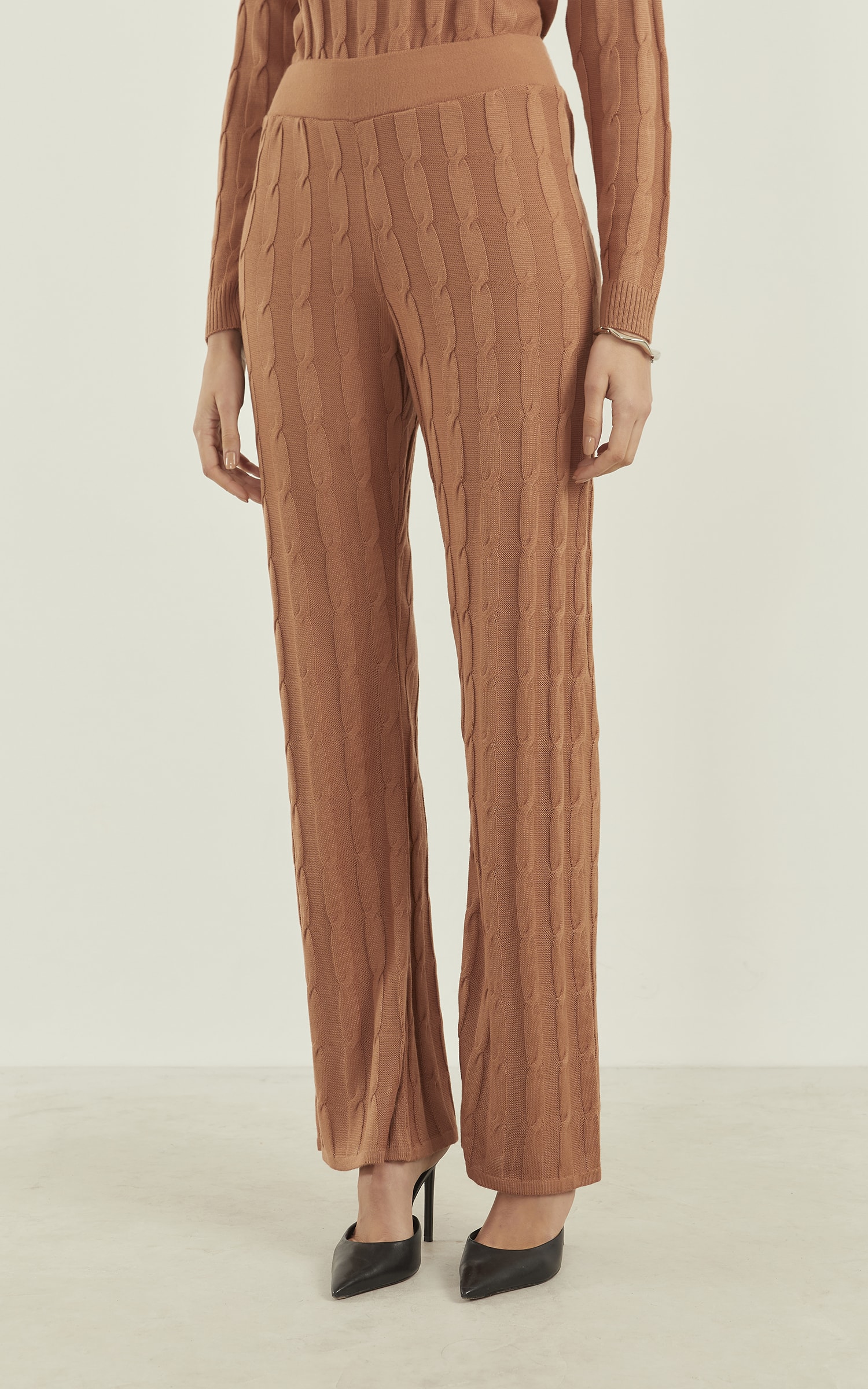 Calça Tricot Trançada Amêndoa