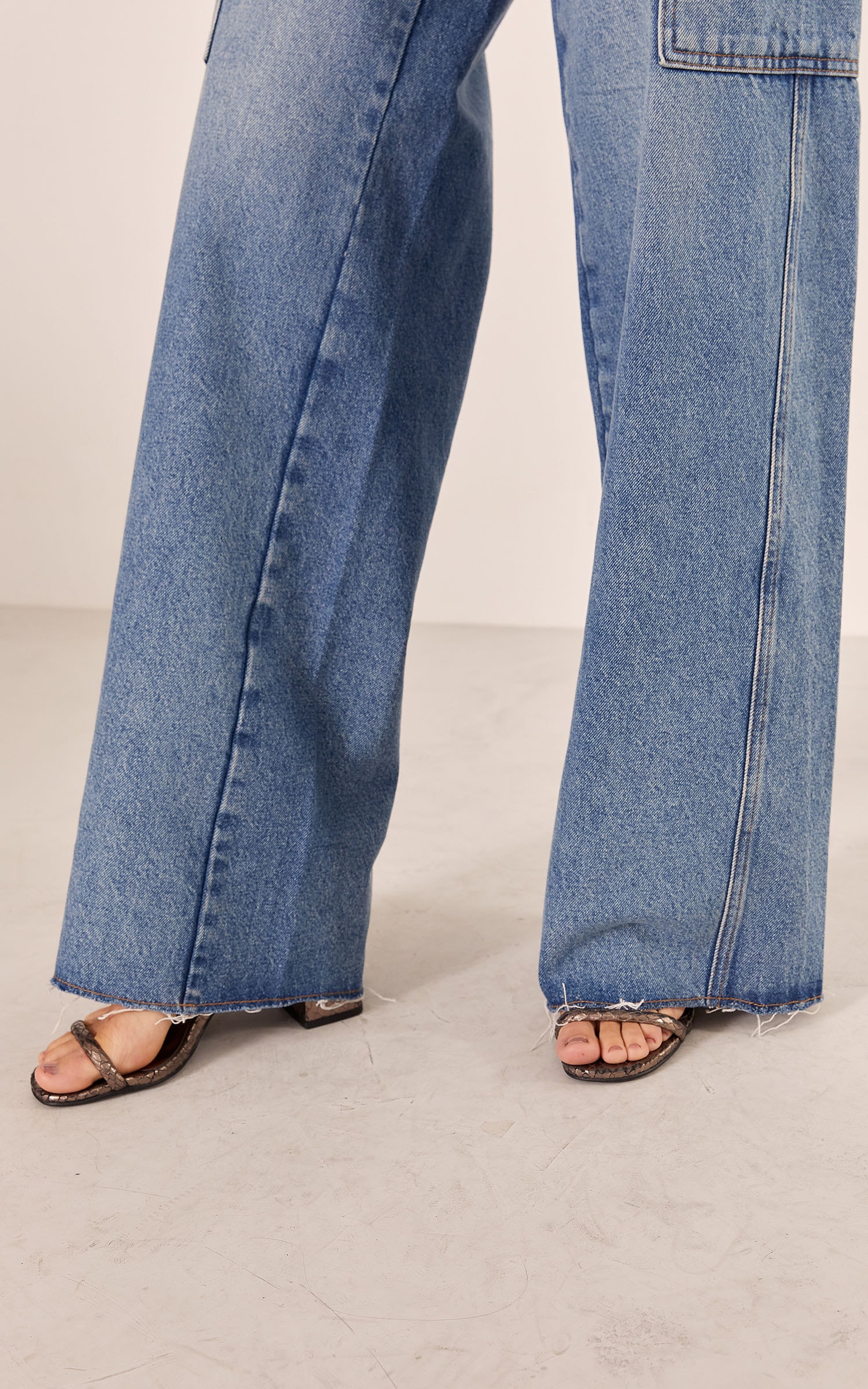 Calça Wide Leg Cargo Jeans Claro