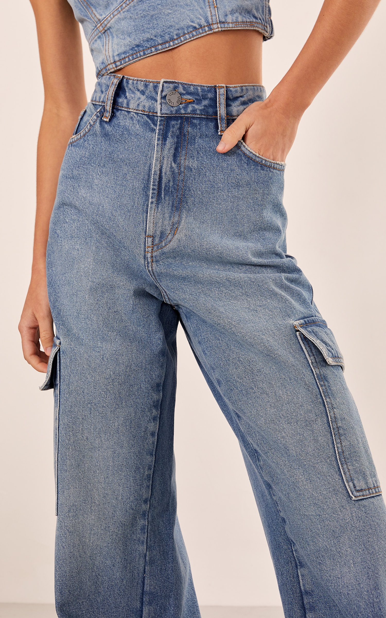 Calça Wide Leg Cargo Jeans Claro