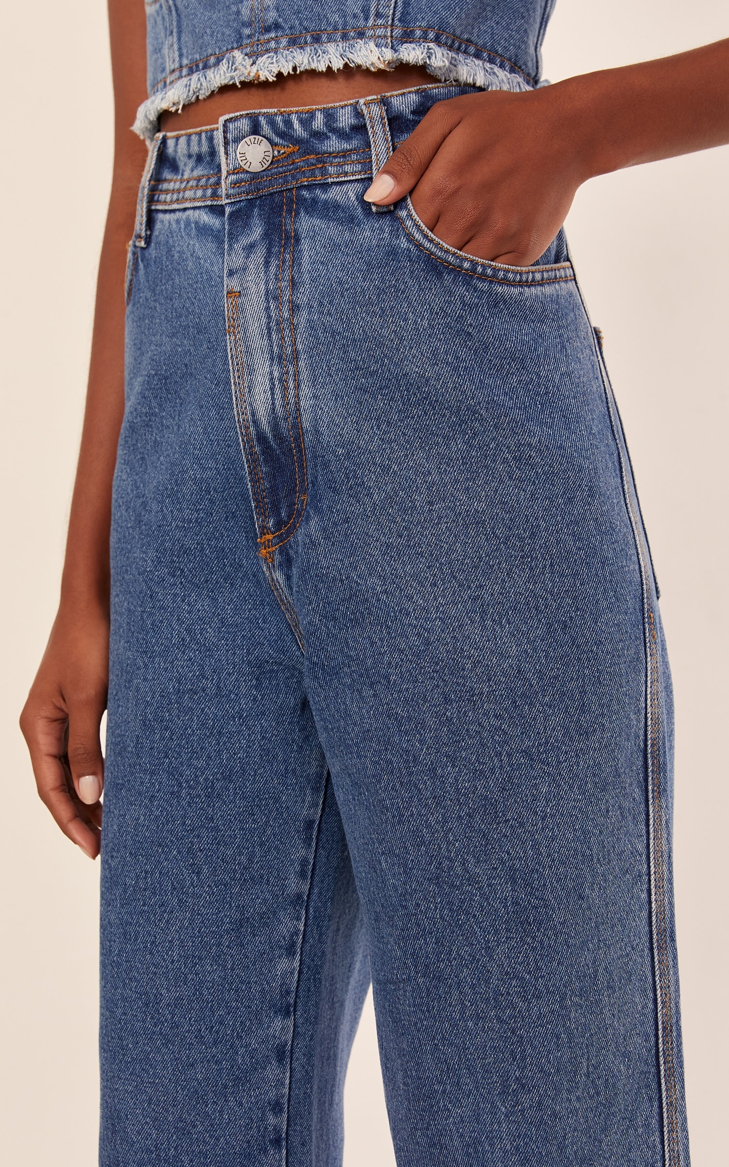 Calça Wide Leg Desfiada Jeans Médio