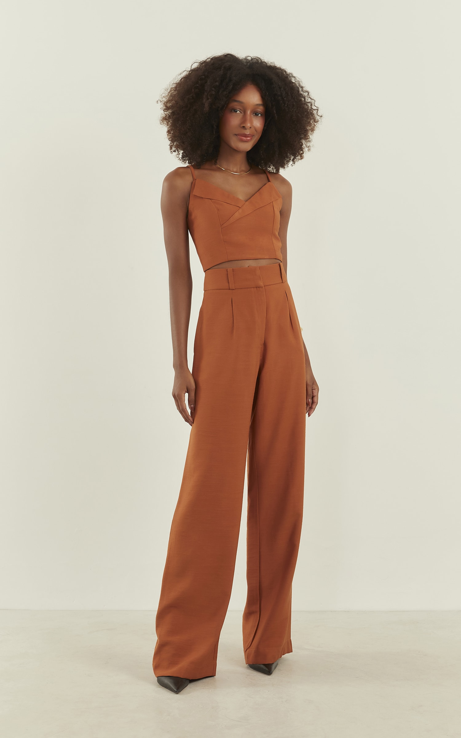 Calça Wish Pregas Caramelo