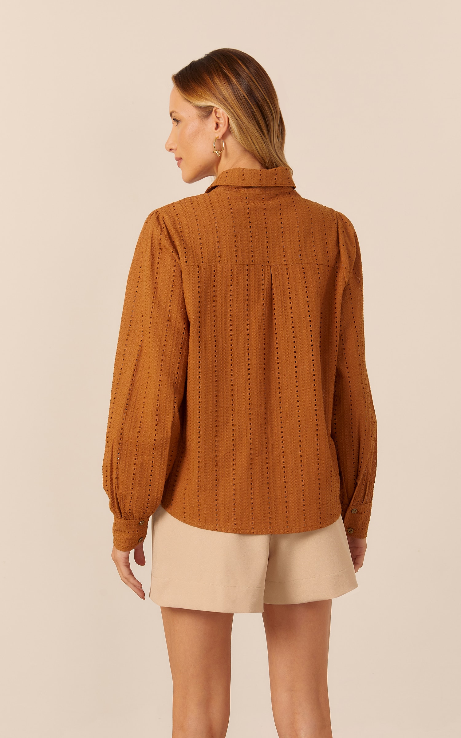 Camisa Alfaiataria Básica Caramelo
