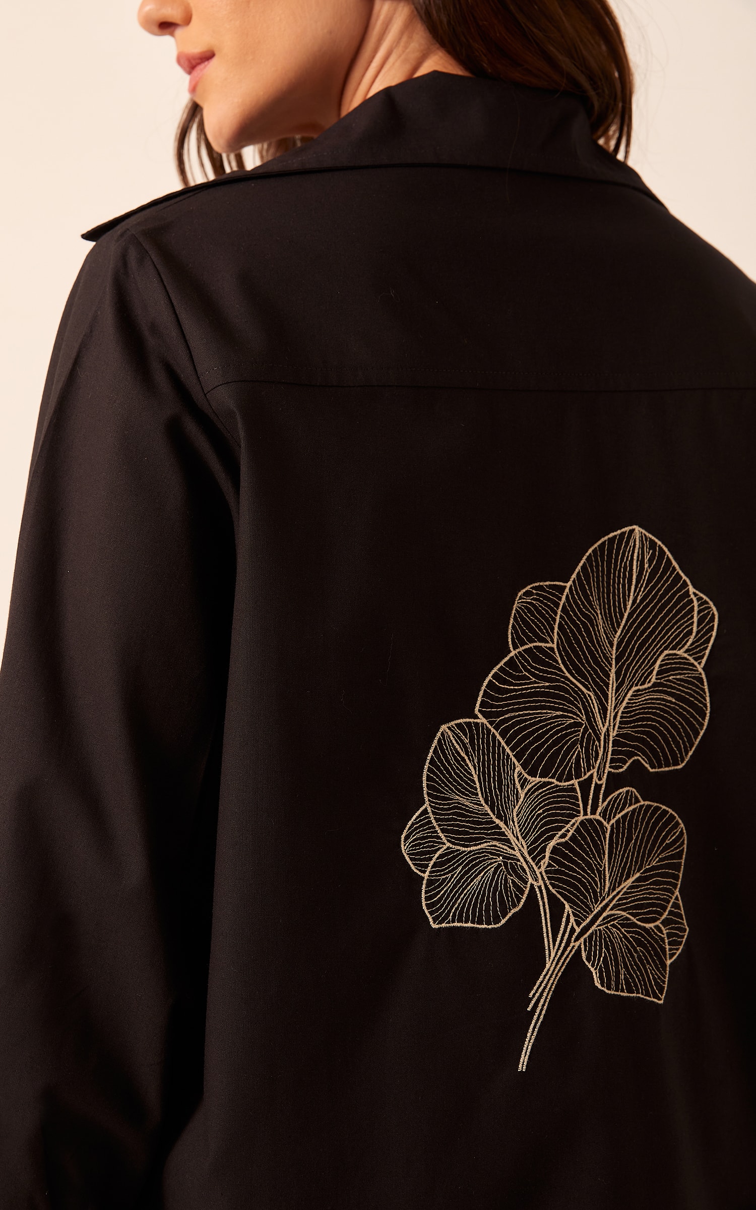 Camisa Bordada Manga Bufante Preto