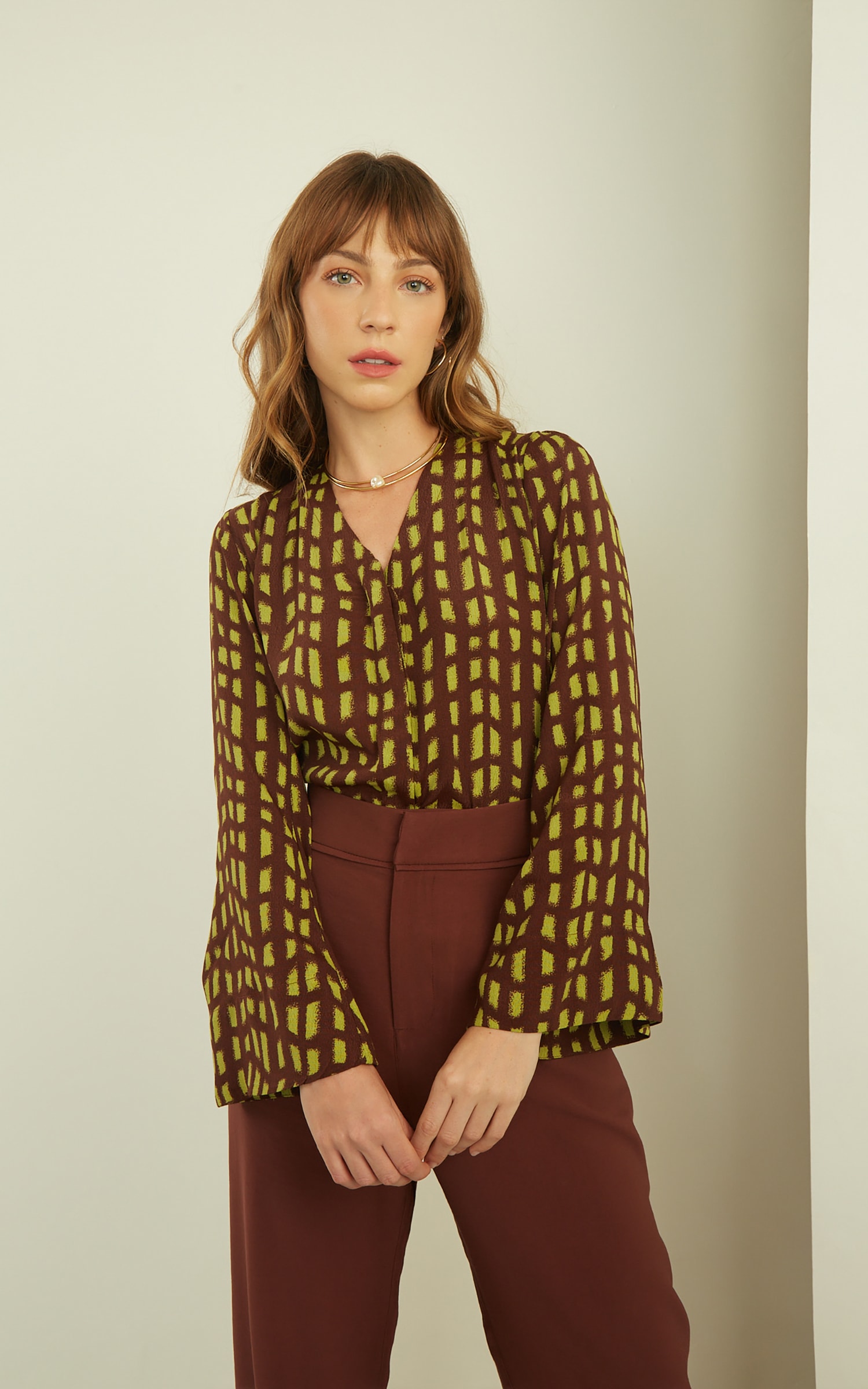 Camisa Esmeralda Manga Sino Marrom