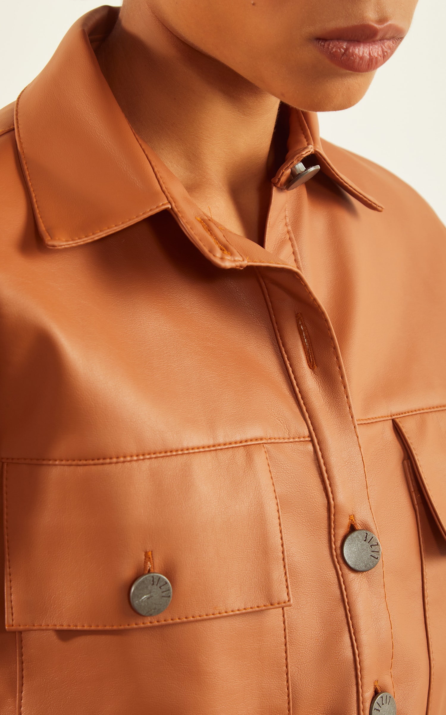 Camisa Like Leather Caramelo