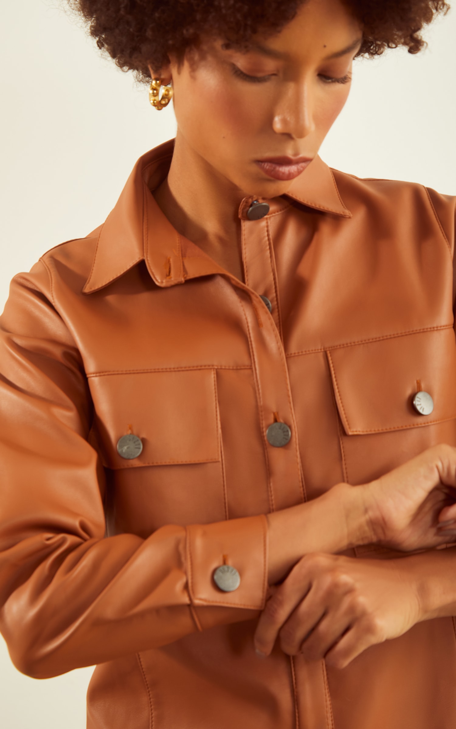 Camisa Like Leather Caramelo