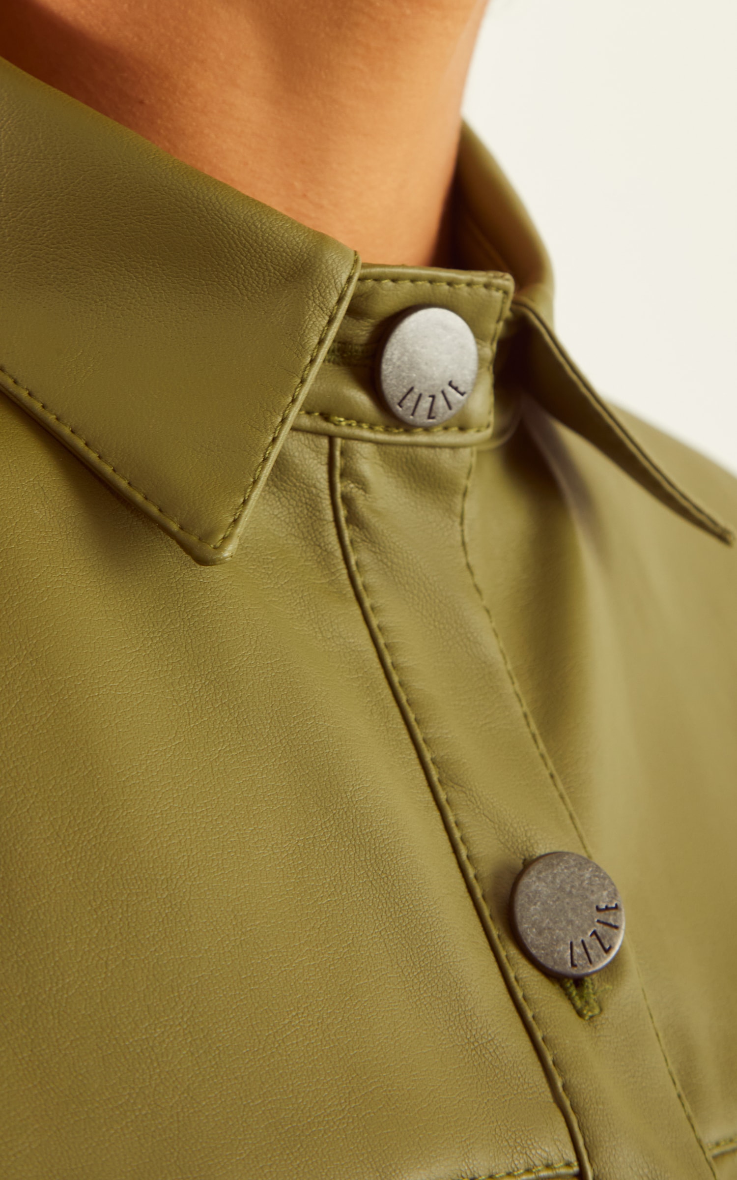 Camisa Like Leather Verde Militar