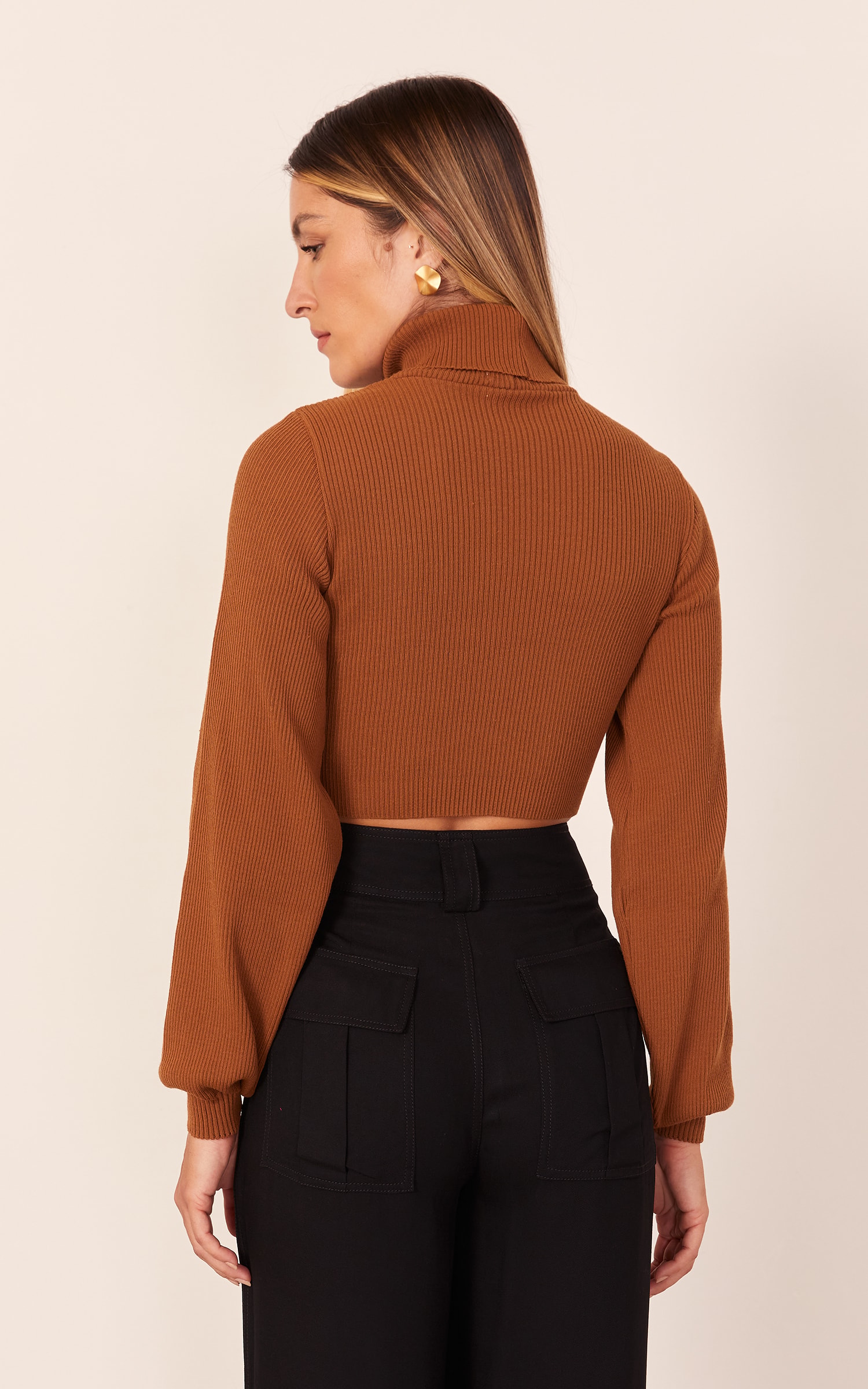 Casaco Cropped Gola Alta Manga Longa Caramelo