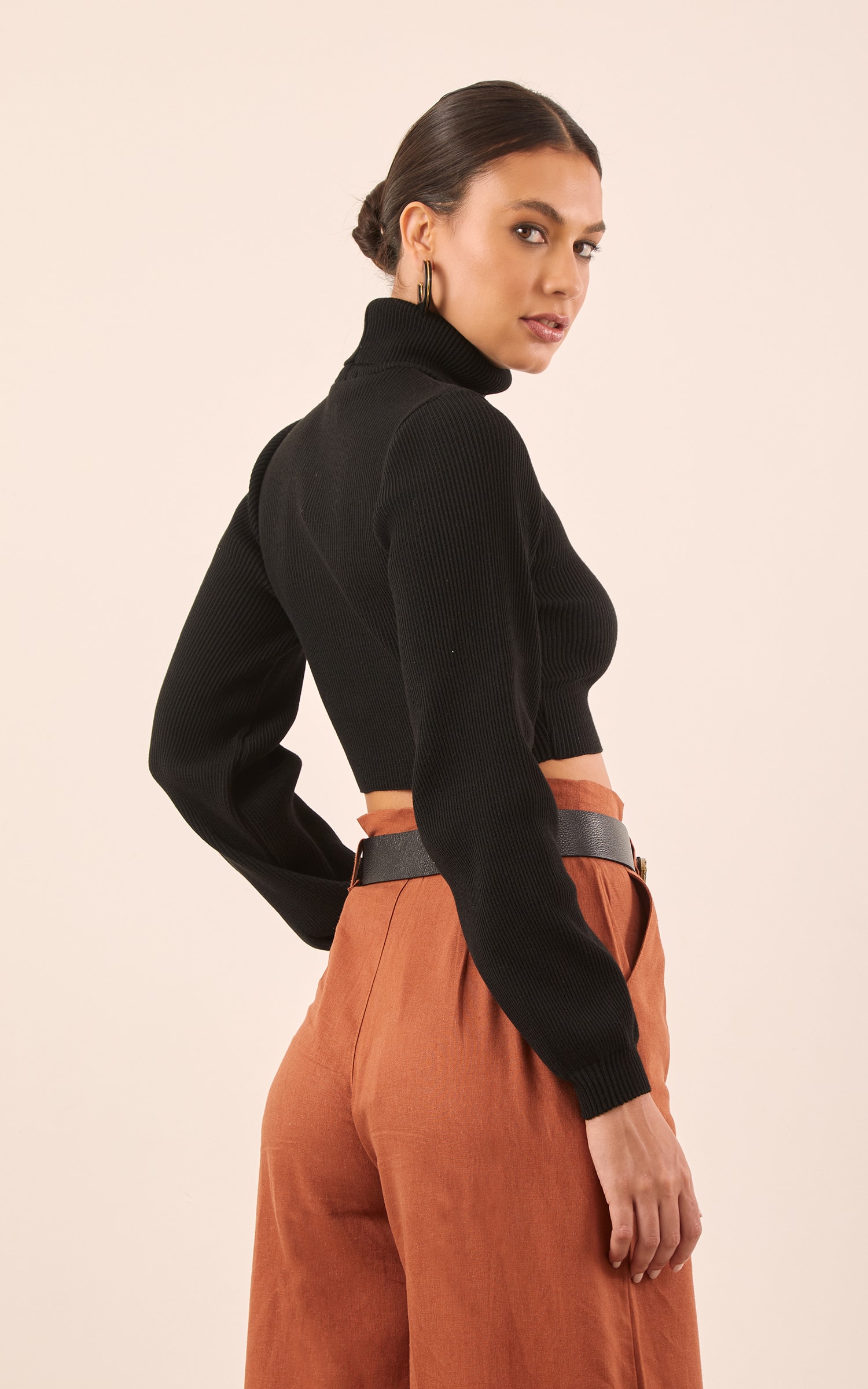 Casaco Cropped Gola Alta Manga Longa Preto