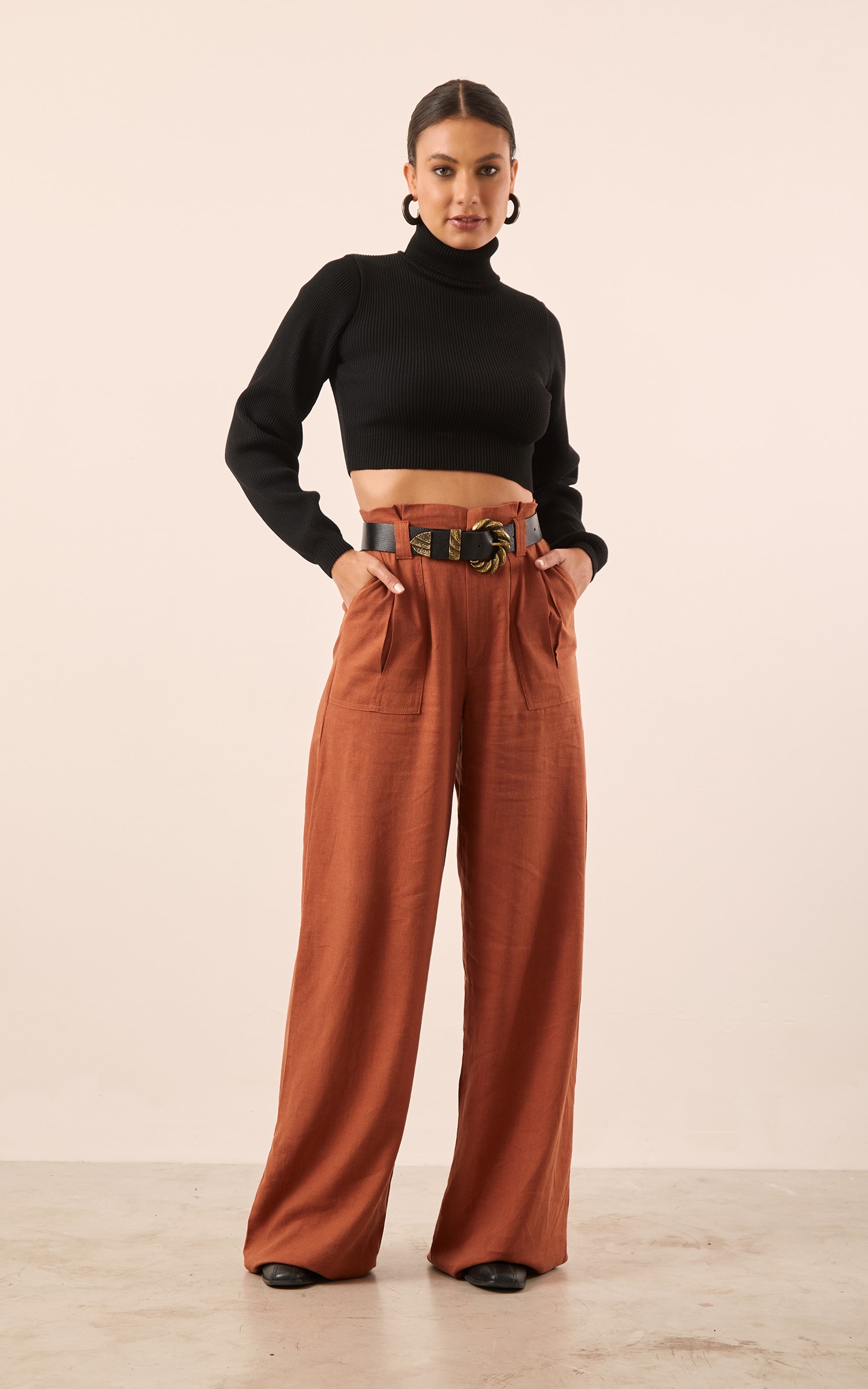 Casaco Cropped Gola Alta Manga Longa Preto