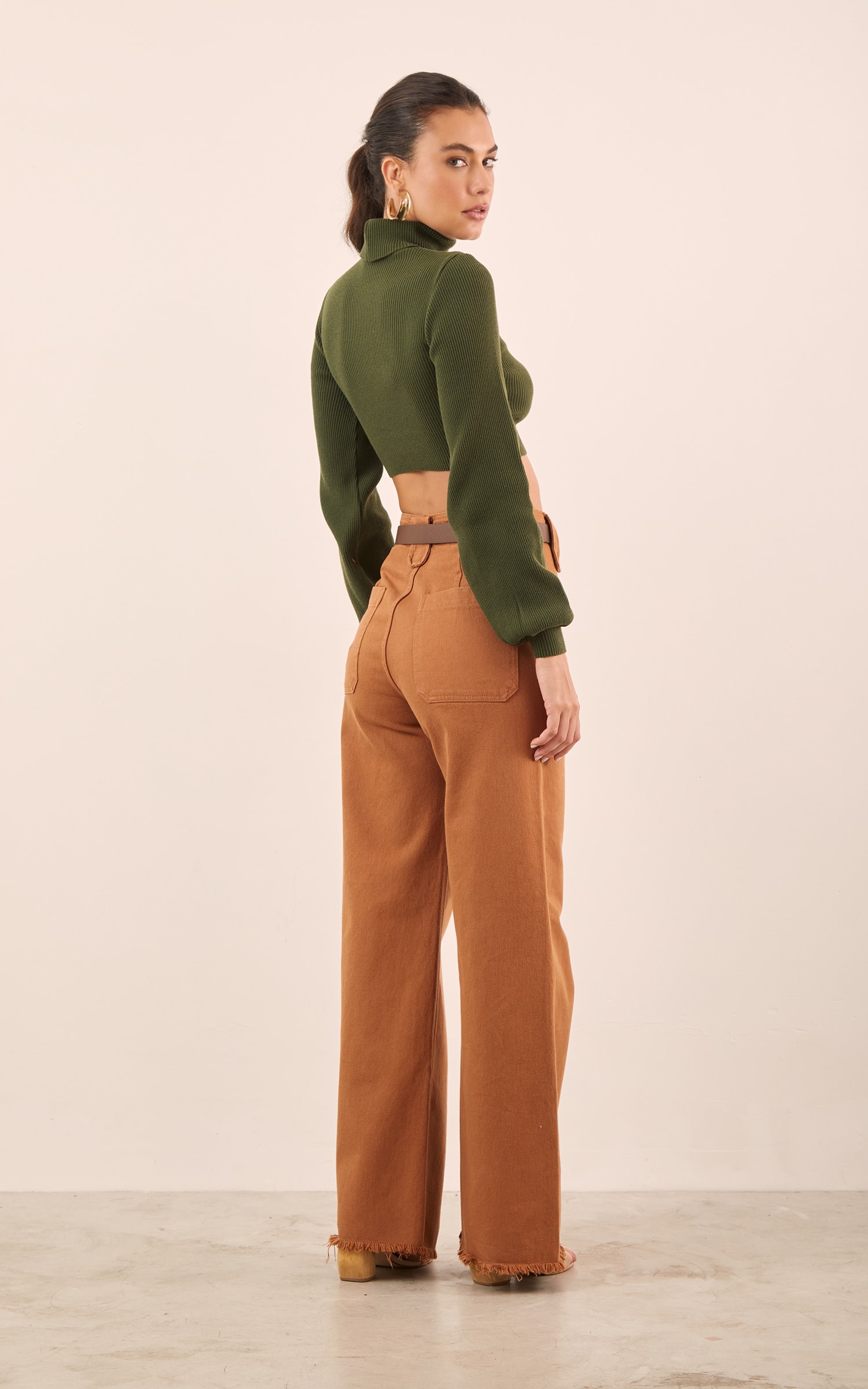 Casaco Cropped Gola Alta Manga Longa Verde Militar
