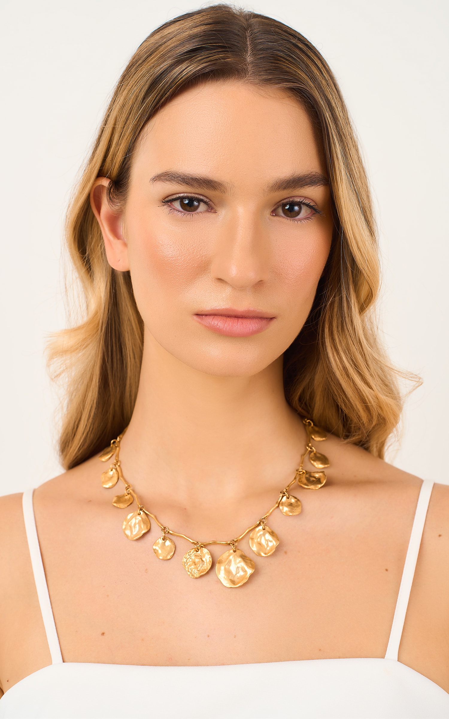 Colar Medalhas Martelado Ouro Fosco