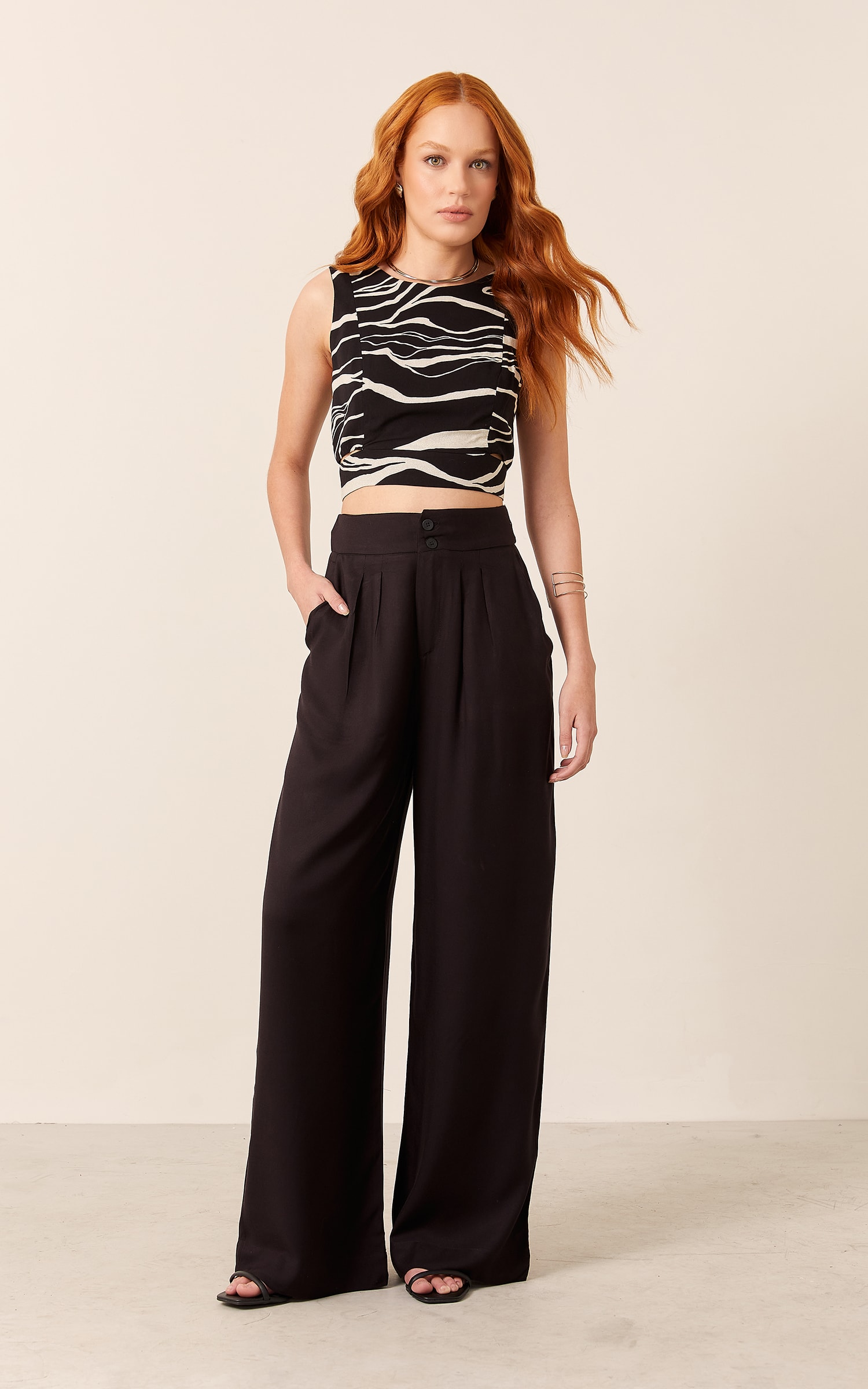 Cropped Abertura Lateral Estampa Lina Preto