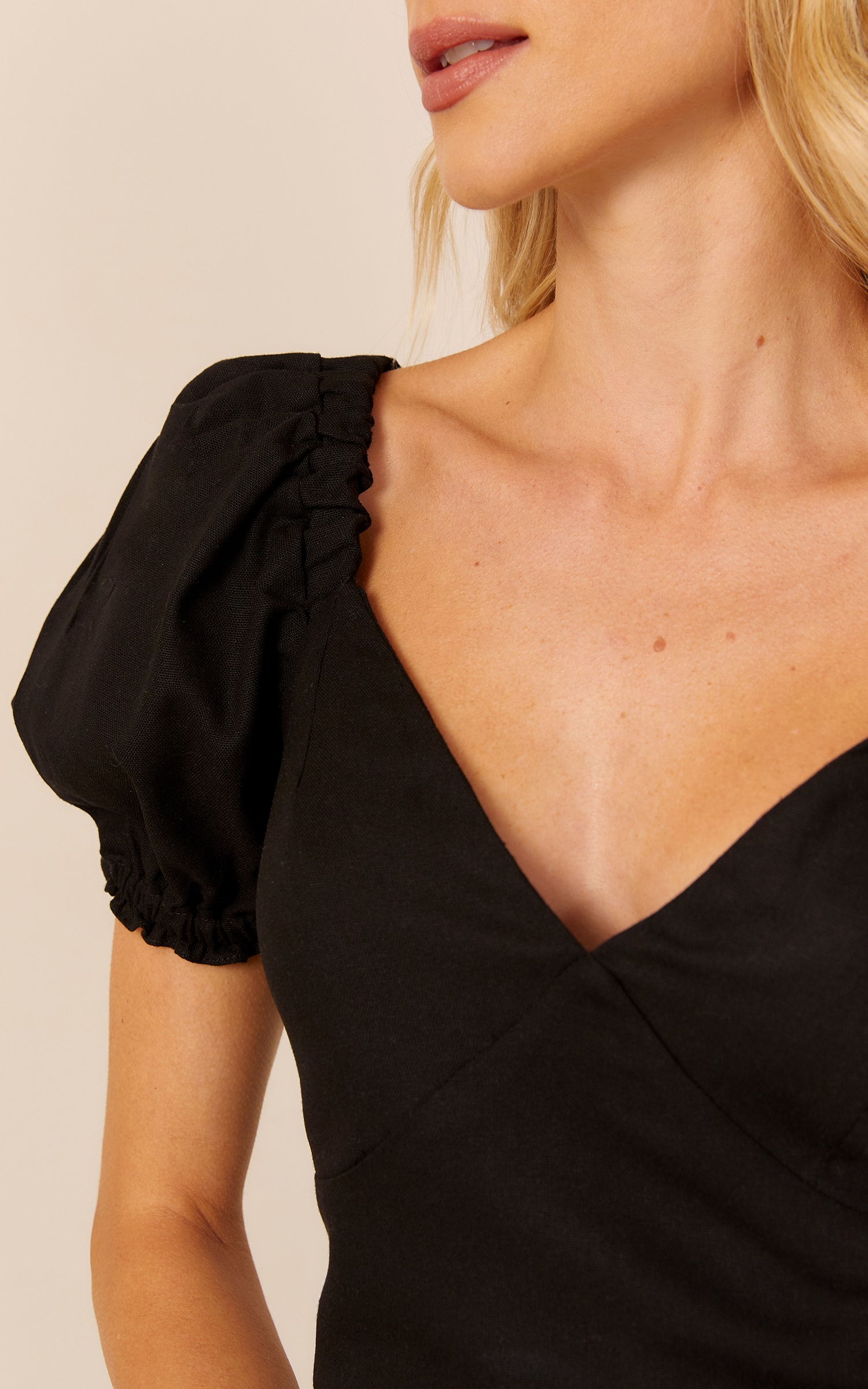 Cropped Caminhos Manga Bufante Preto