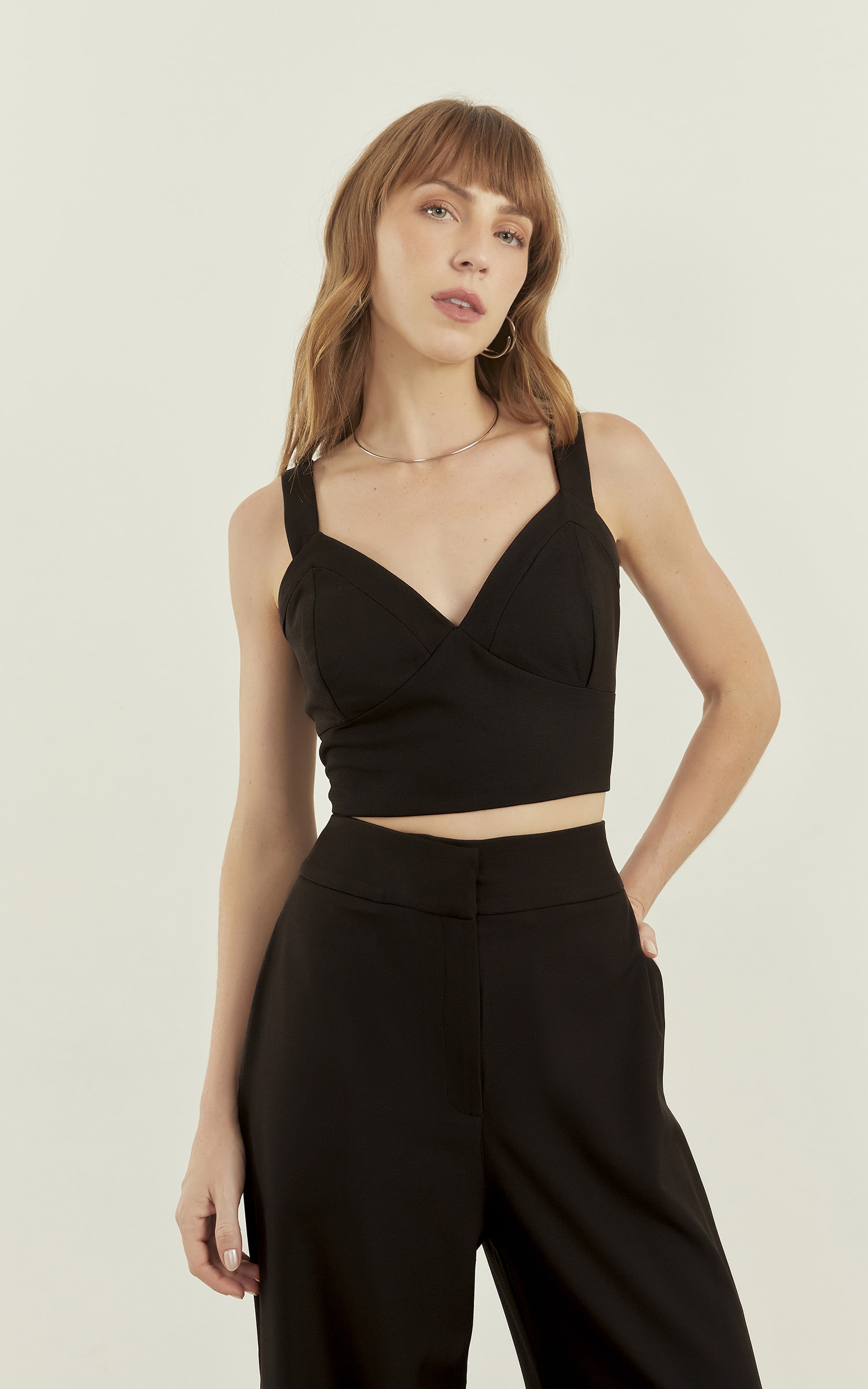 Cropped Dalia Recortes Preto