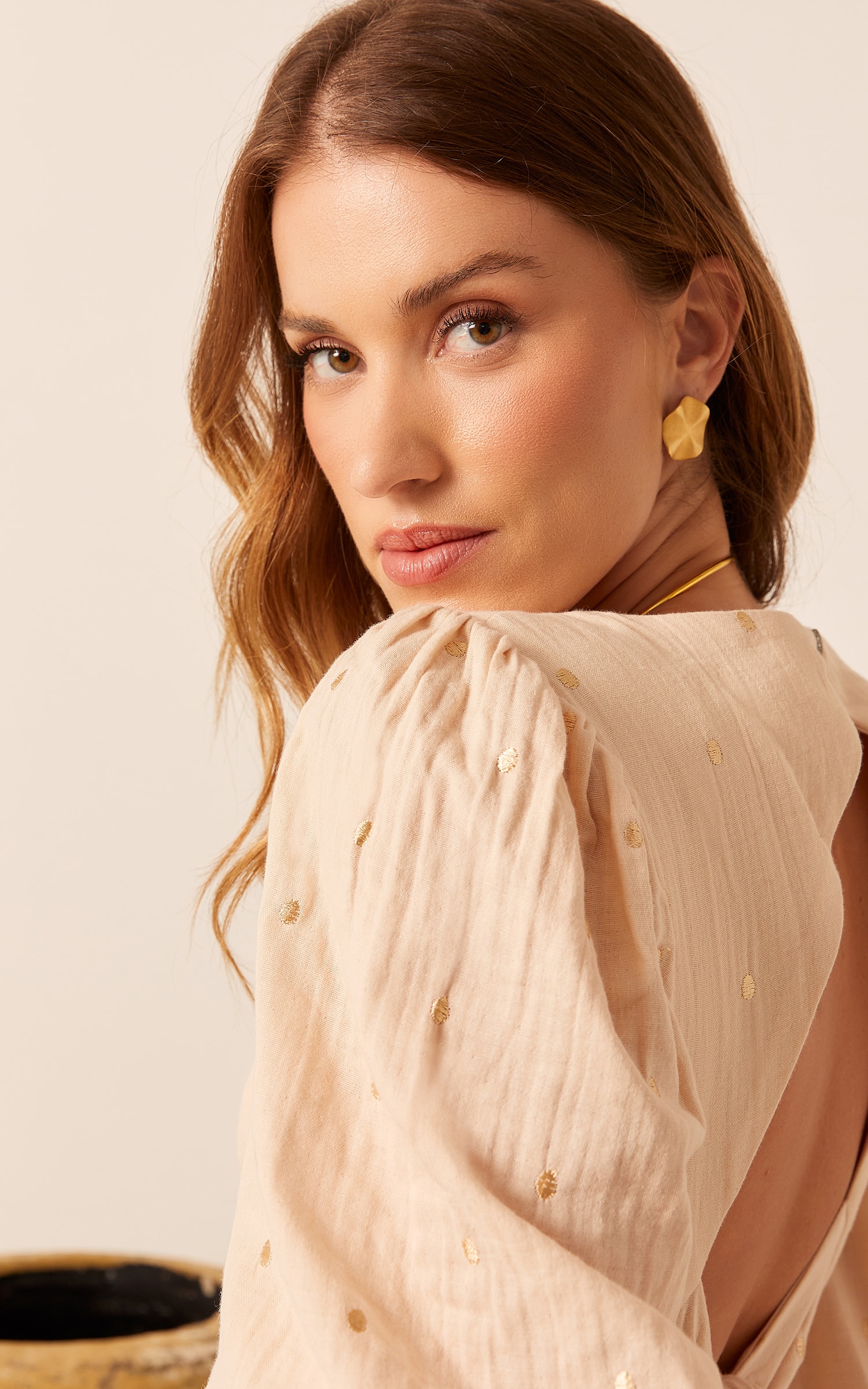 Cropped Nuvem Decote Costas Areia